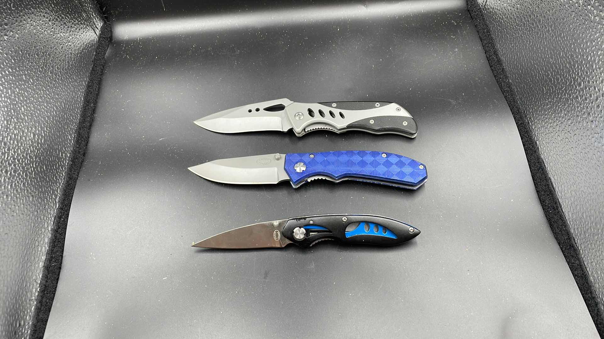 Photo 1 of FROST CUTLERY 3 PC POCKET KNIFE SET