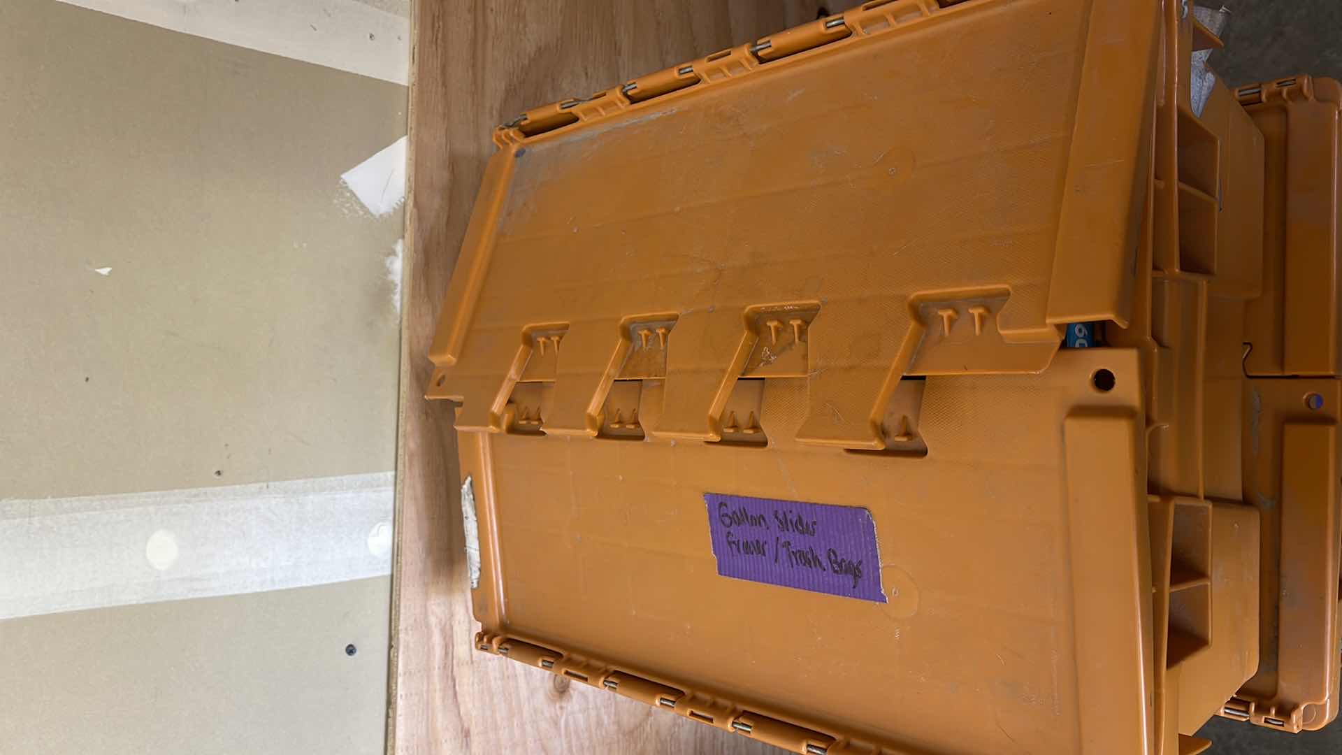 Photo 4 of TOTE OF TRASH BAGS & ZIPLOCK BAGS