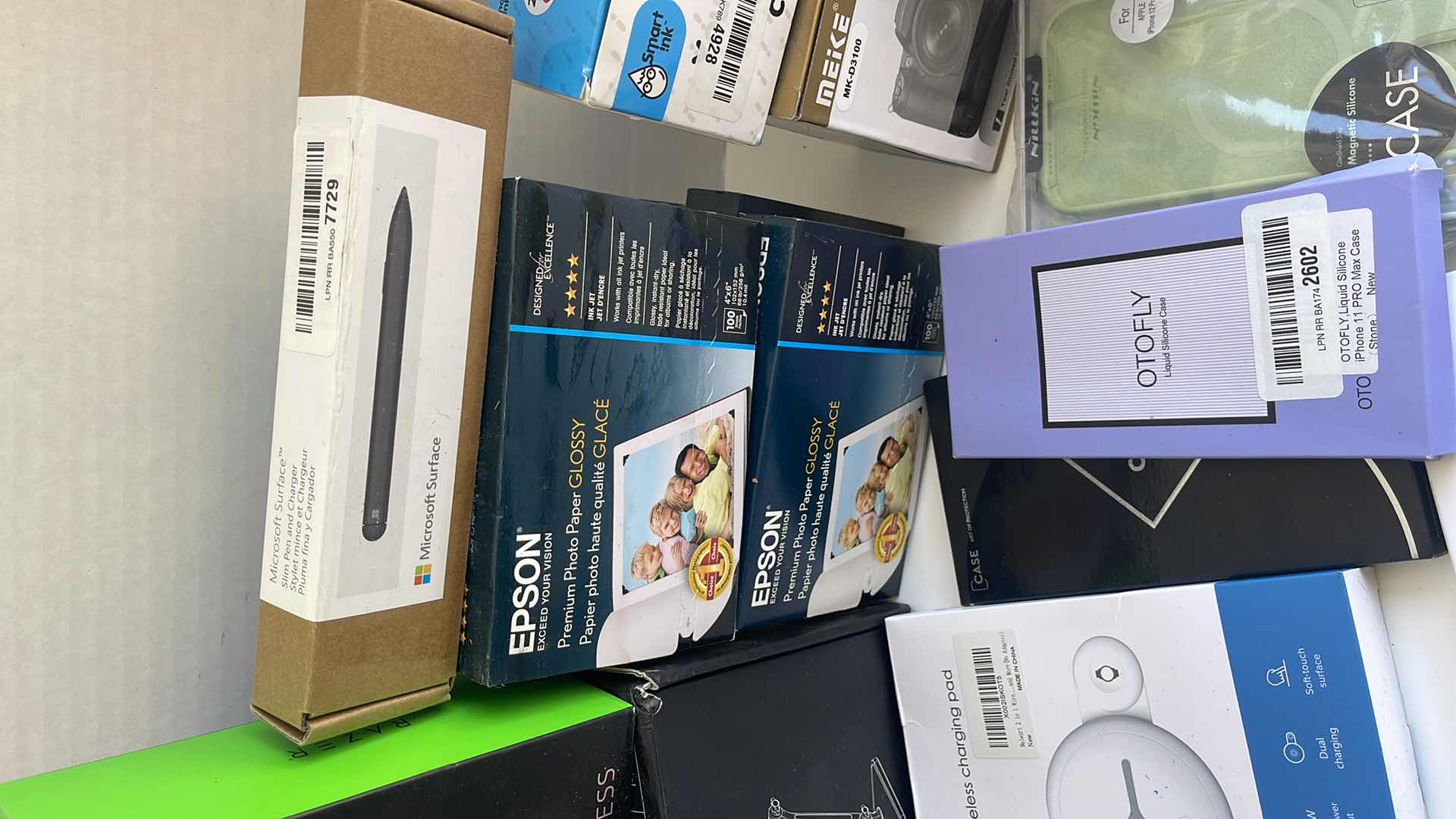 Photo 1 of TOTE OF ELECTRONIC ACCESSORIES