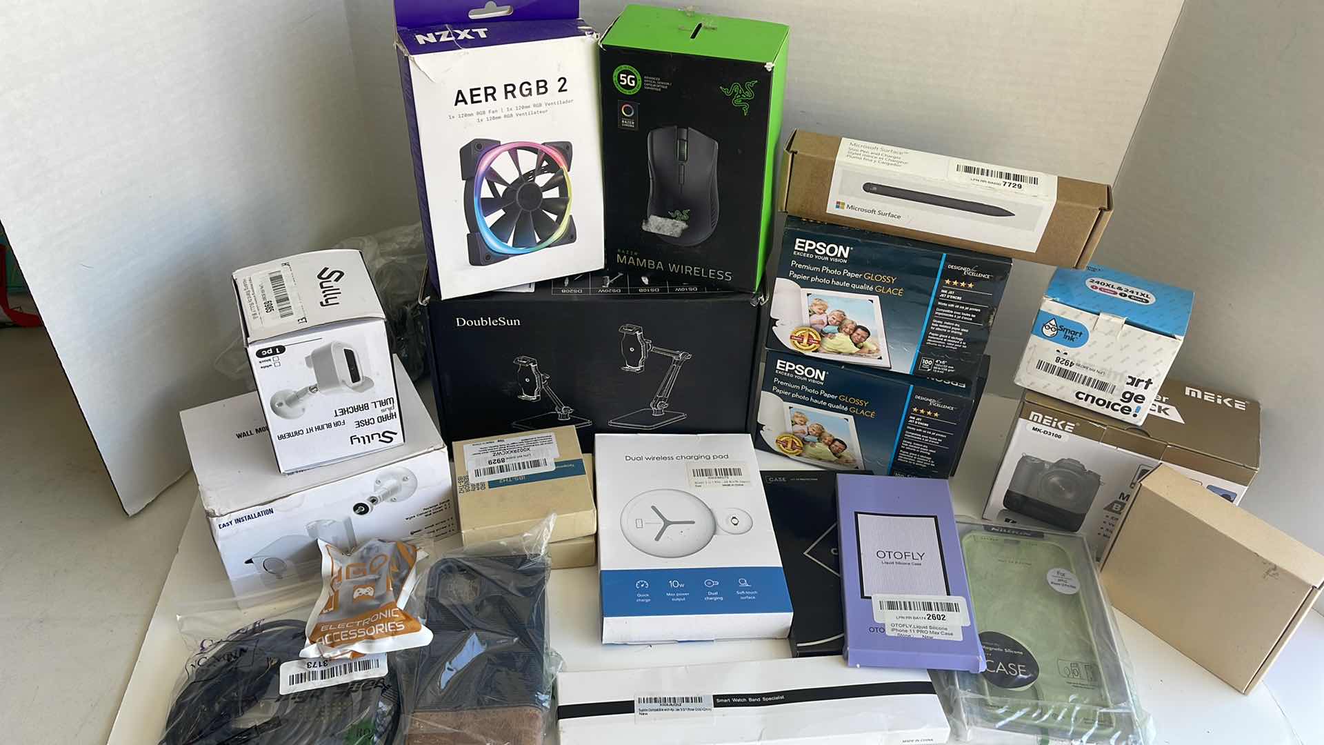 Photo 1 of TOTE OF ELECTRONIC ACCESSORIES