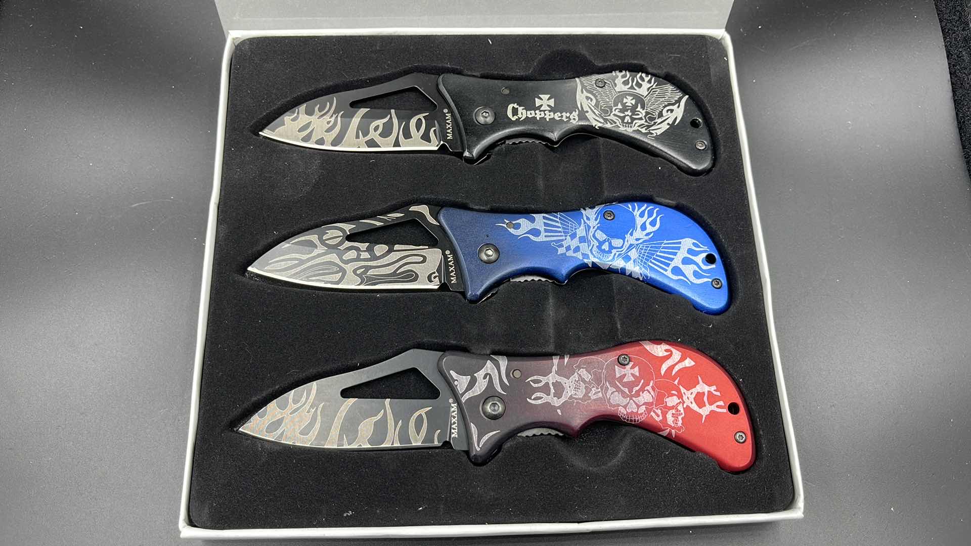 Photo 1 of MAXAM 3 PC LINER LOCK KNIFE SET 6”