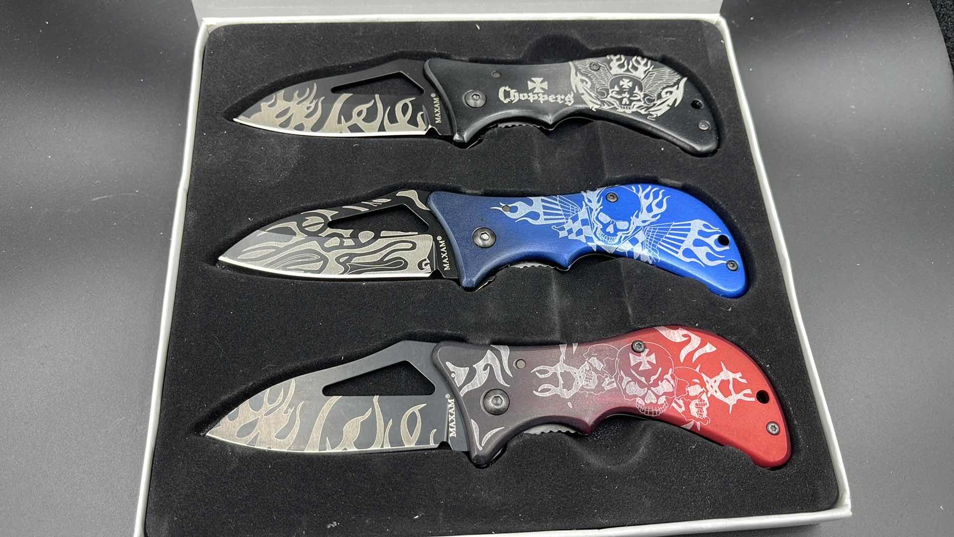 Photo 1 of MAXAM 3 PC LINER LOCK KNIFE SET 6”