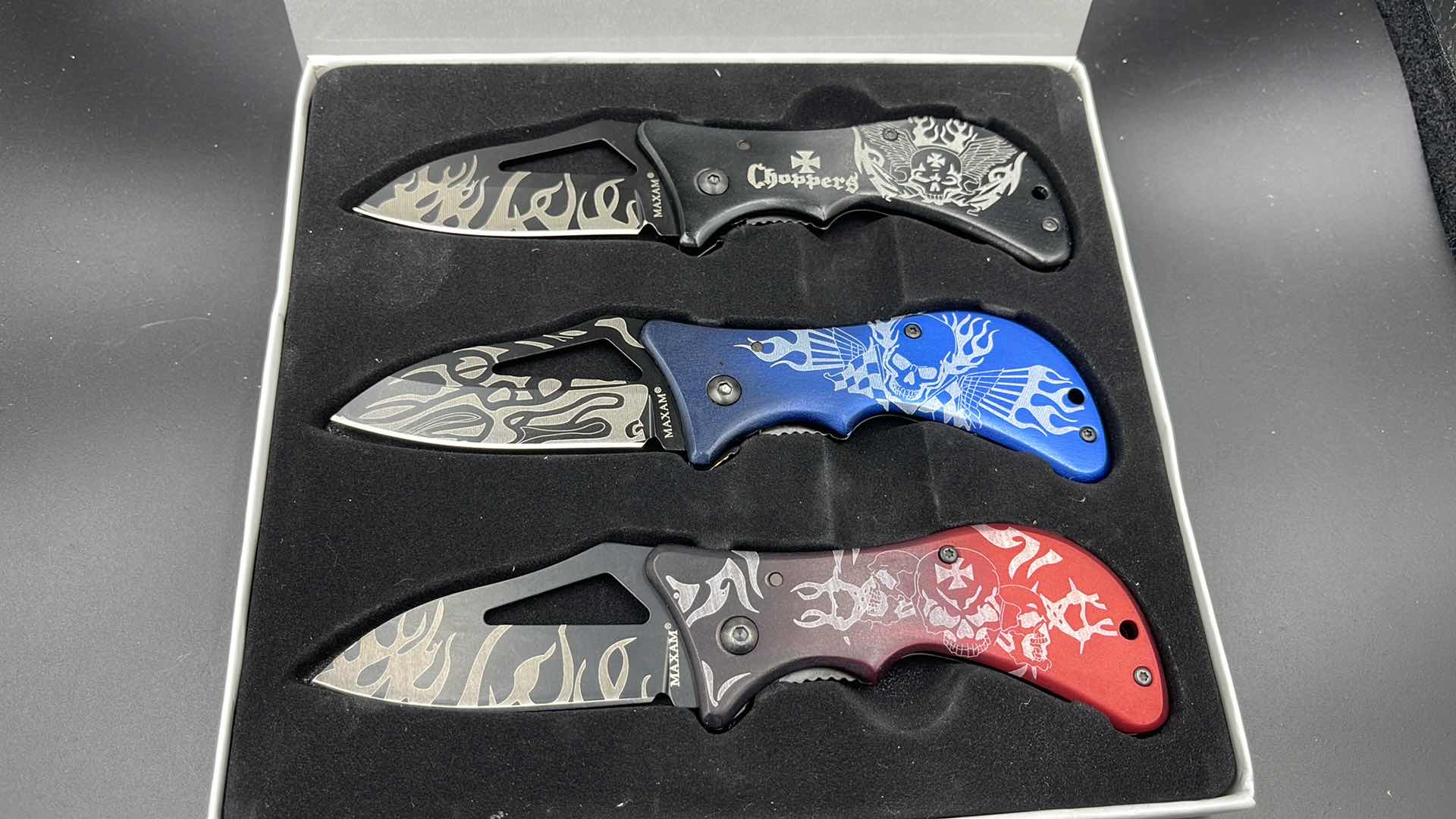 Photo 1 of MAXAM 3 PC LINER LOCK KNIFE SET 6”