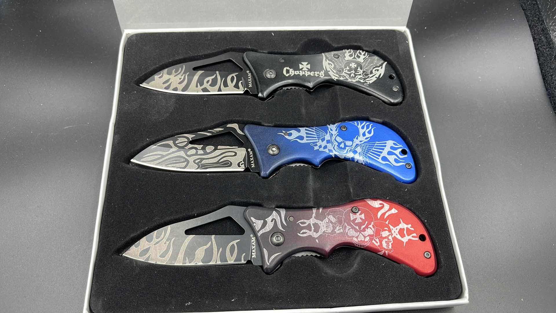 Photo 1 of MAXAM 3 PC LINER LOCK KNIFE SET 6”