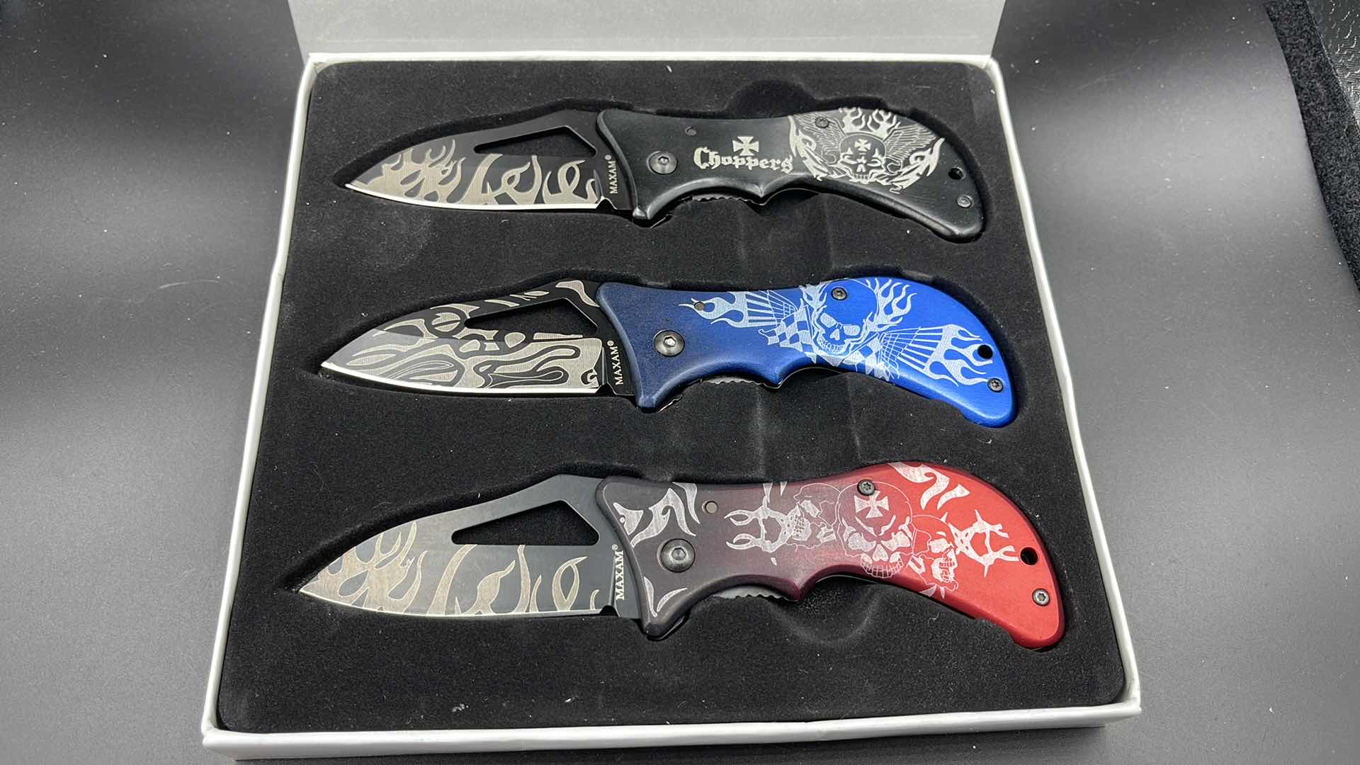 Photo 1 of MAXAM 3 PC LINER LOCK KNIFE SET 6”