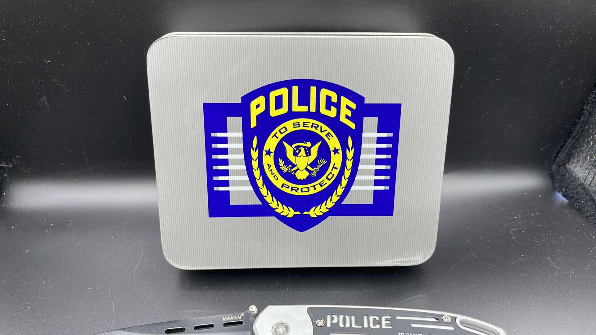 Photo 3 of MAXAM POLICE LINER LOCK KNIFE & KEY RING SET 8”