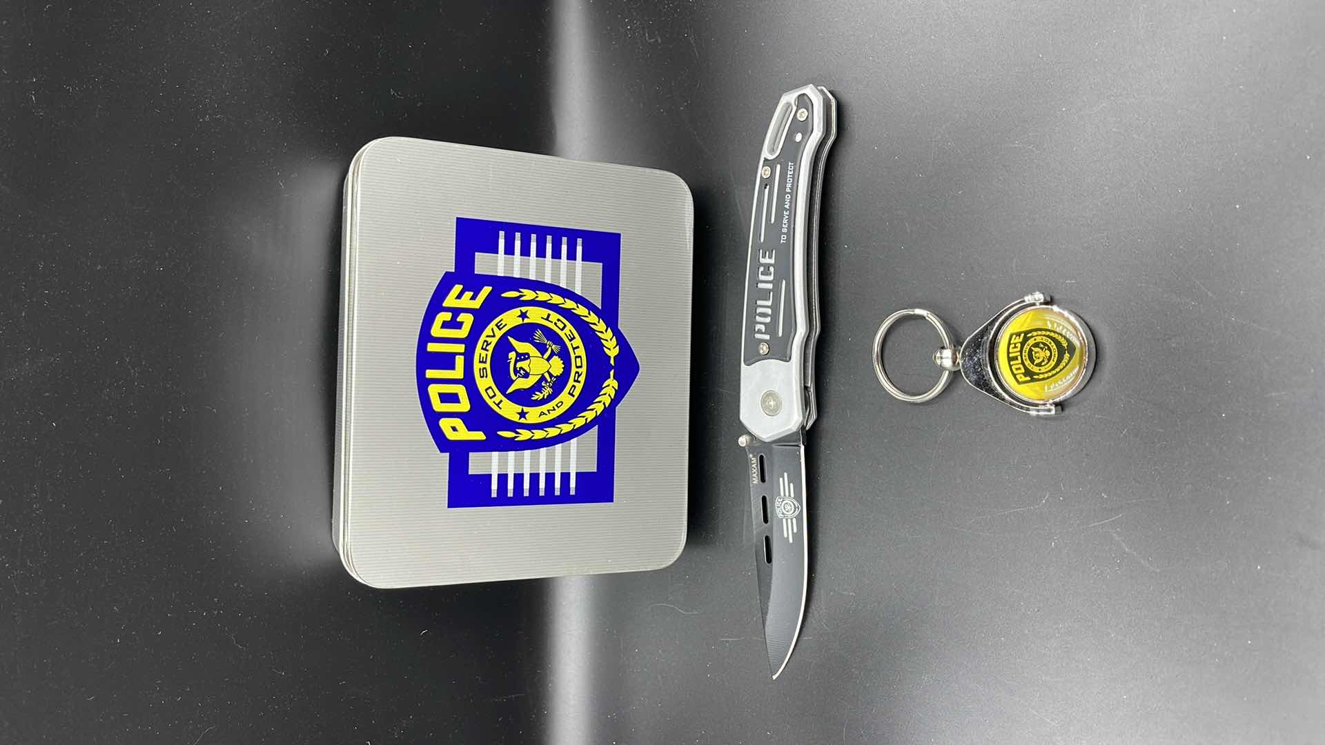 Photo 1 of MAXAM POLICE LINER LOCK KNIFE & KEY RING SET 8”