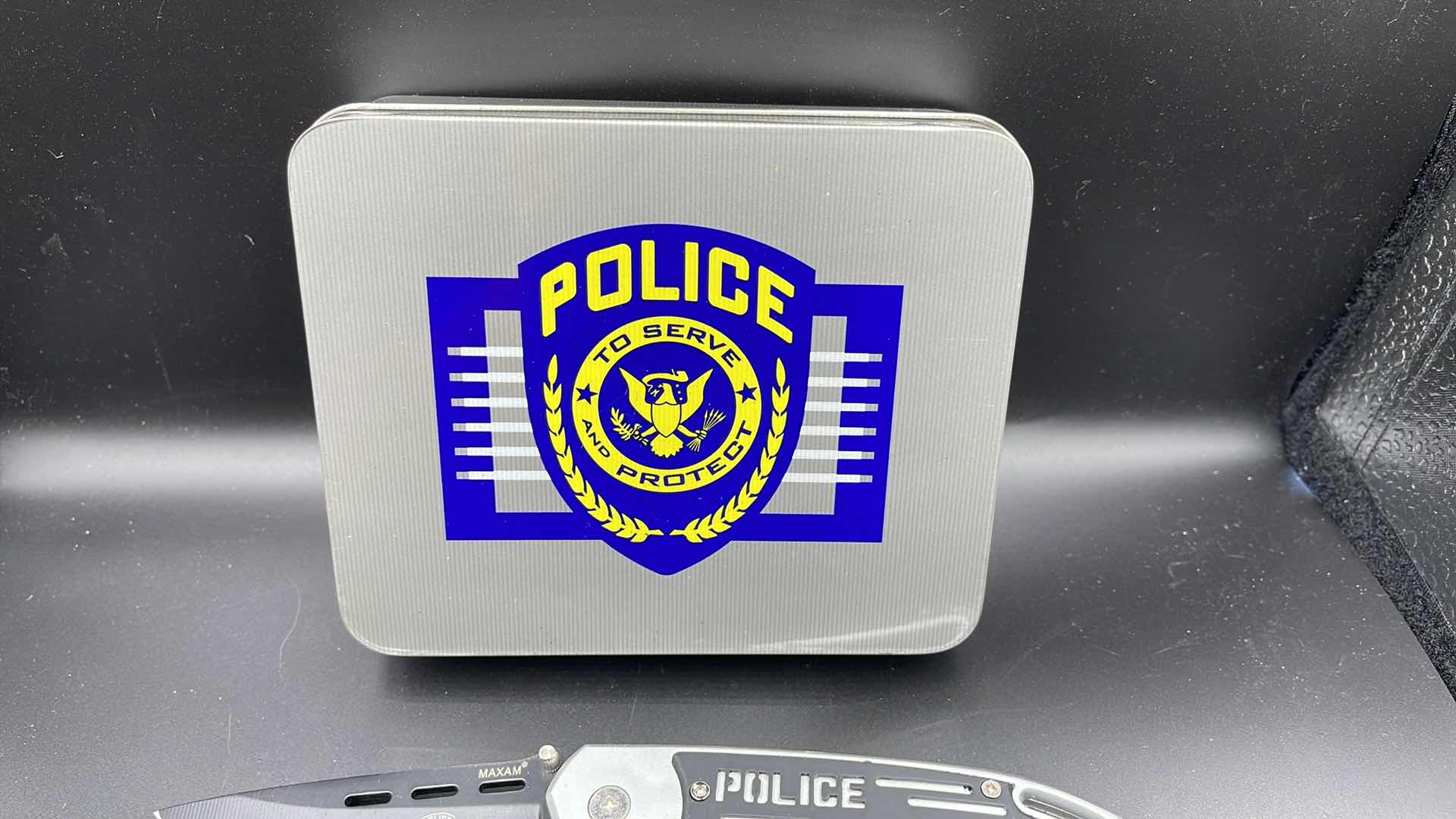 Photo 1 of MAXAM POLICE LINER LOCK KNIFE & KEY RING SET 8”