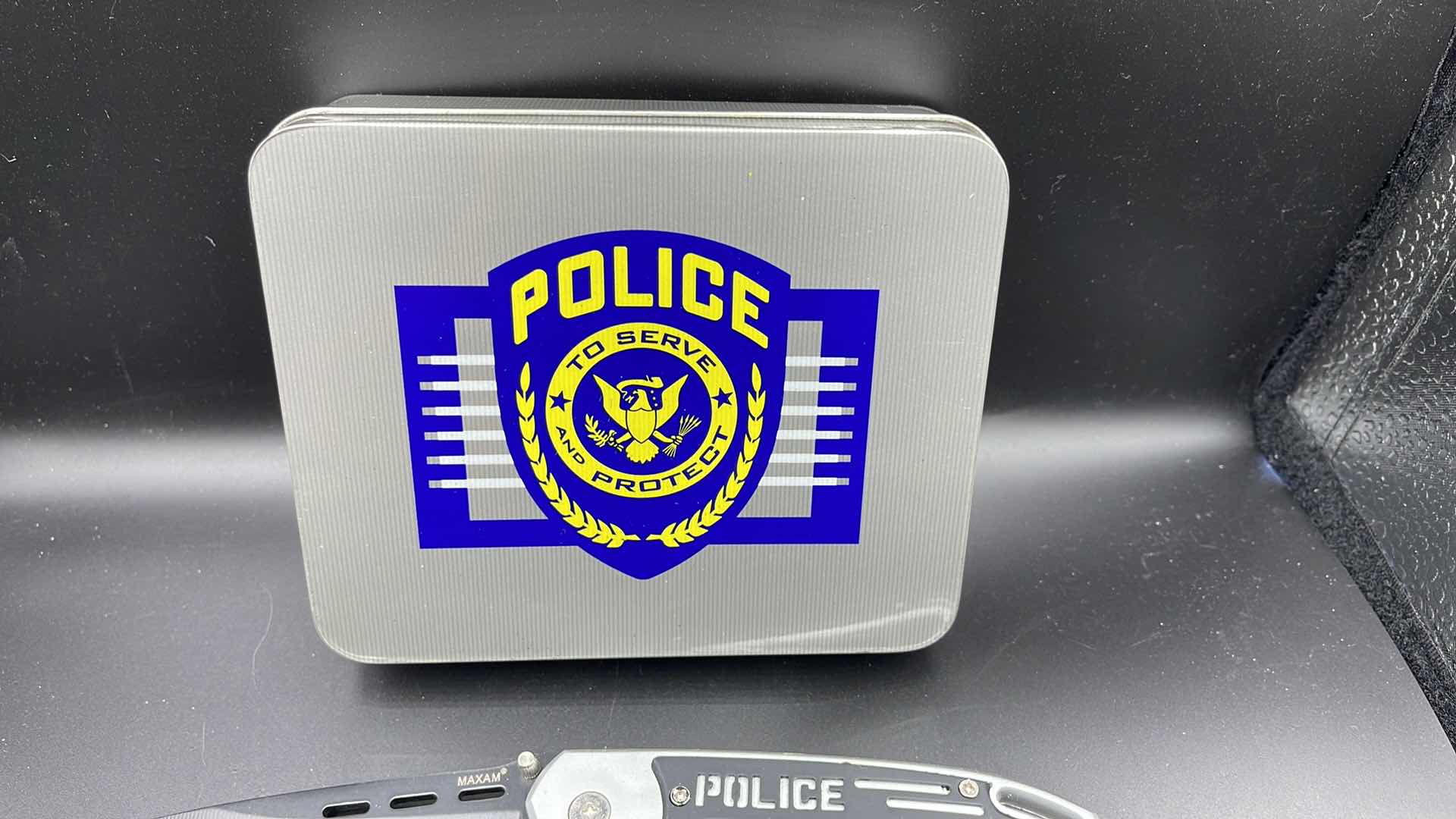 Photo 3 of MAXAM POLICE LINER LOCK KNIFE & KEY RING SET 8”