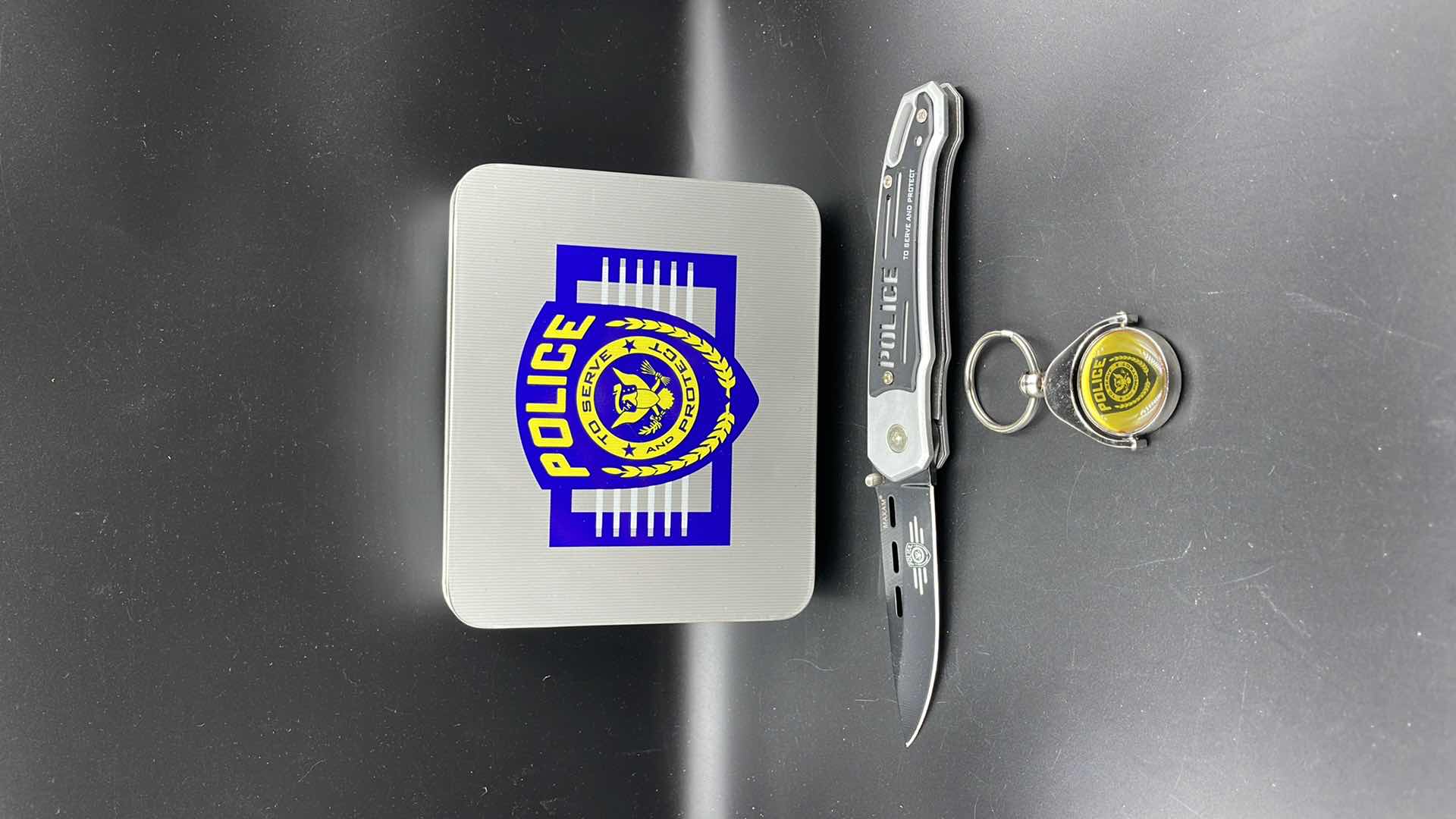 Photo 1 of MAXAM POLICE LINER LOCK KNIFE & KEY RING SET 8”