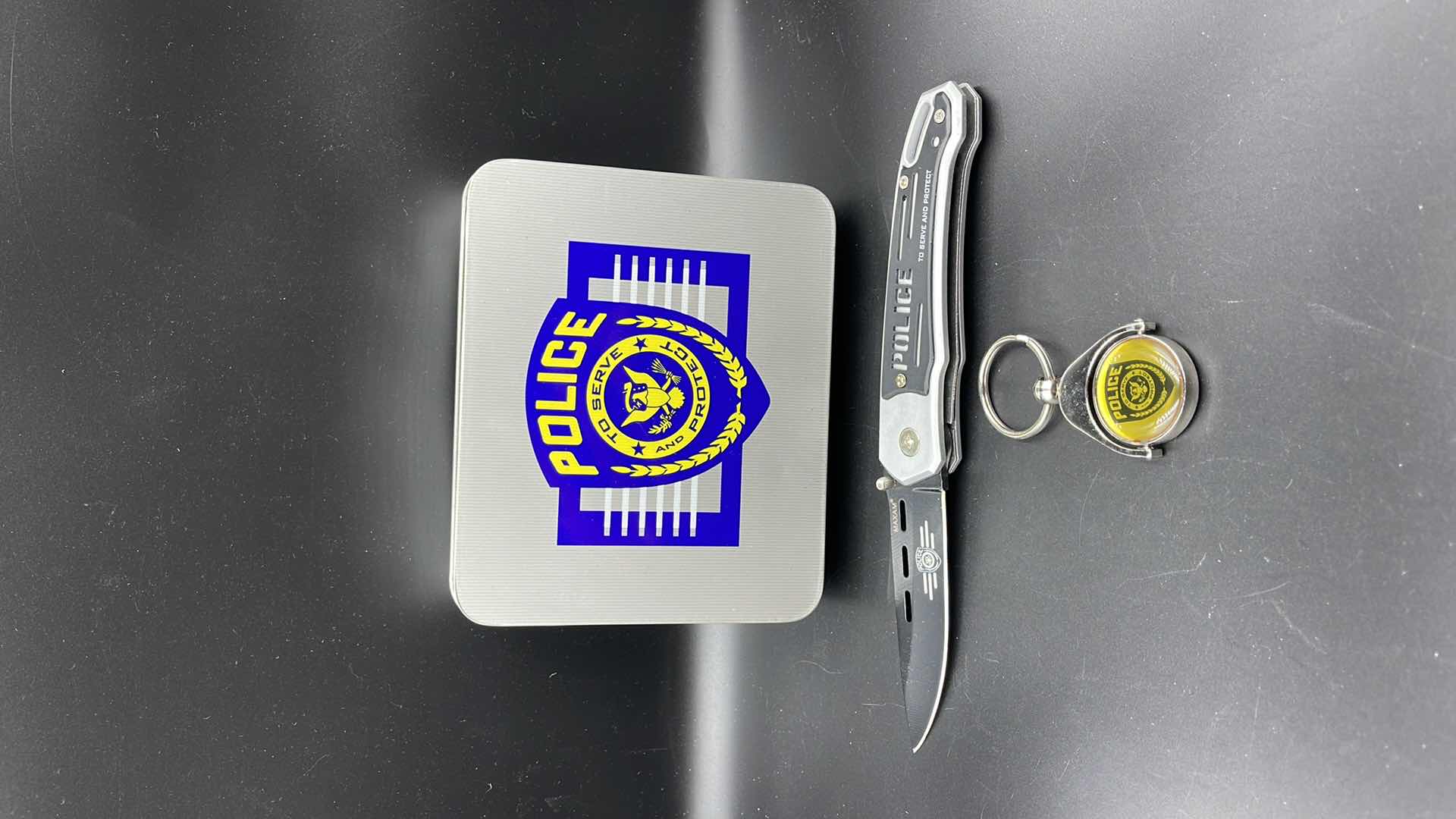 Photo 1 of MAXAM POLICE LINER LOCK KNIFE & KEY RING SET 8”