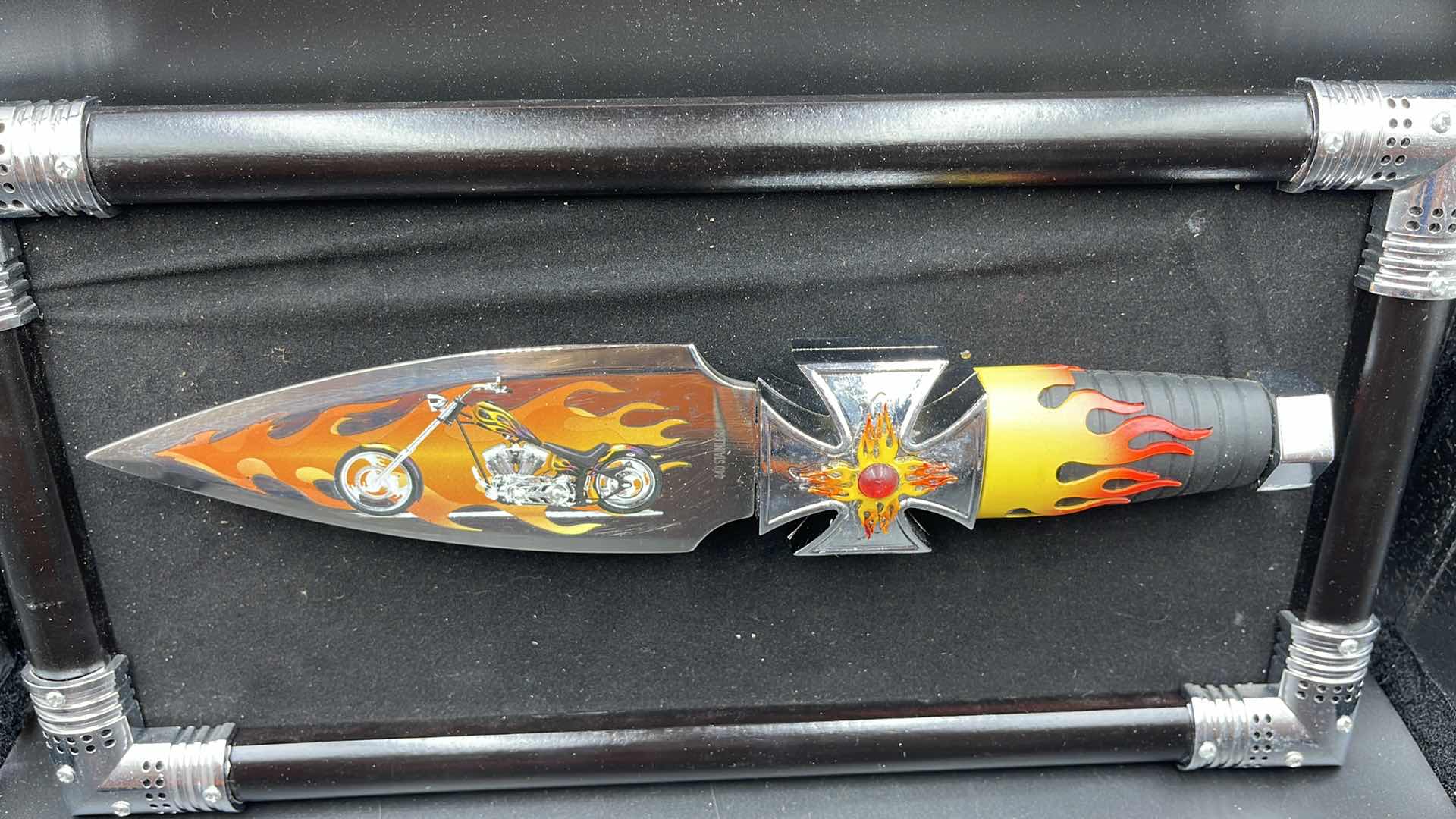 Photo 1 of THE FINE COLLECTION OF THE CHOPPERS KNIFE W DISPLAY 10”