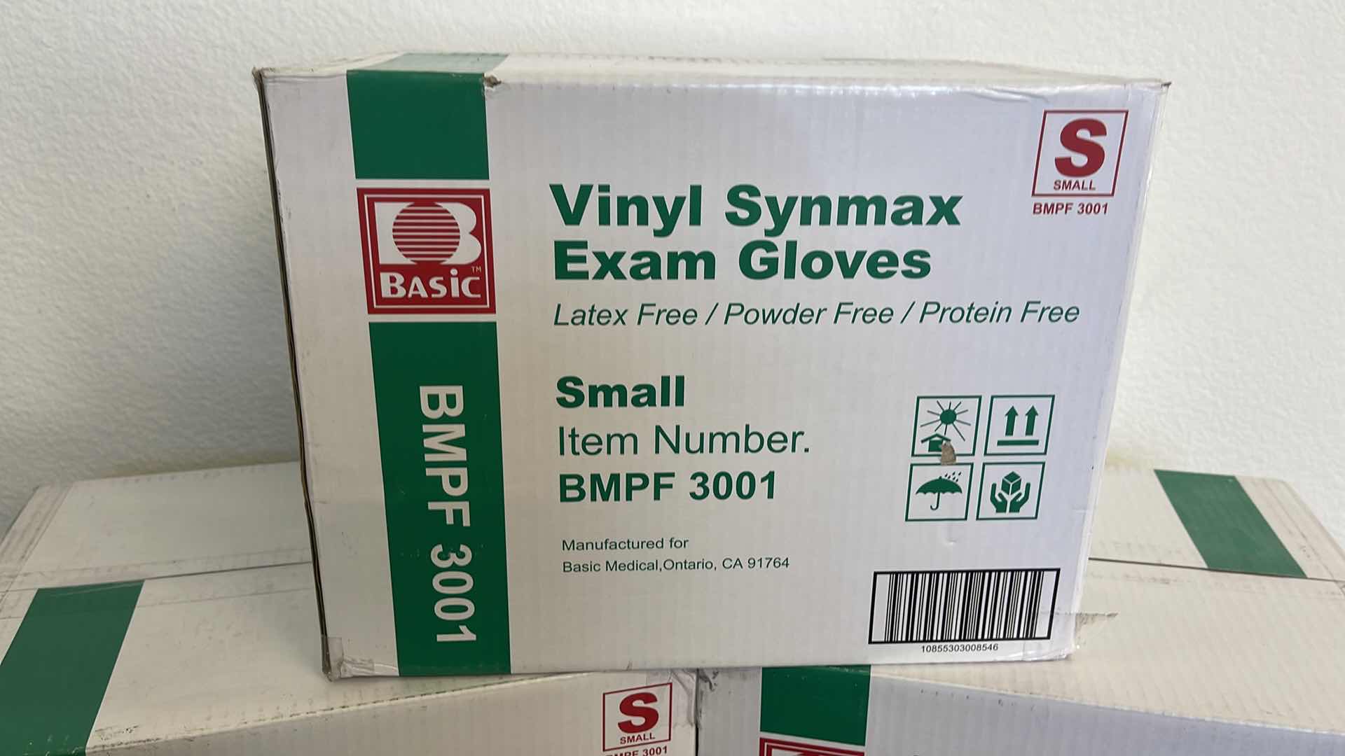 Photo 1 of 3 BOXES OF VINYL SYNMAX EXAM GLOVES SMALL (1000 GLOVES TOTAL)