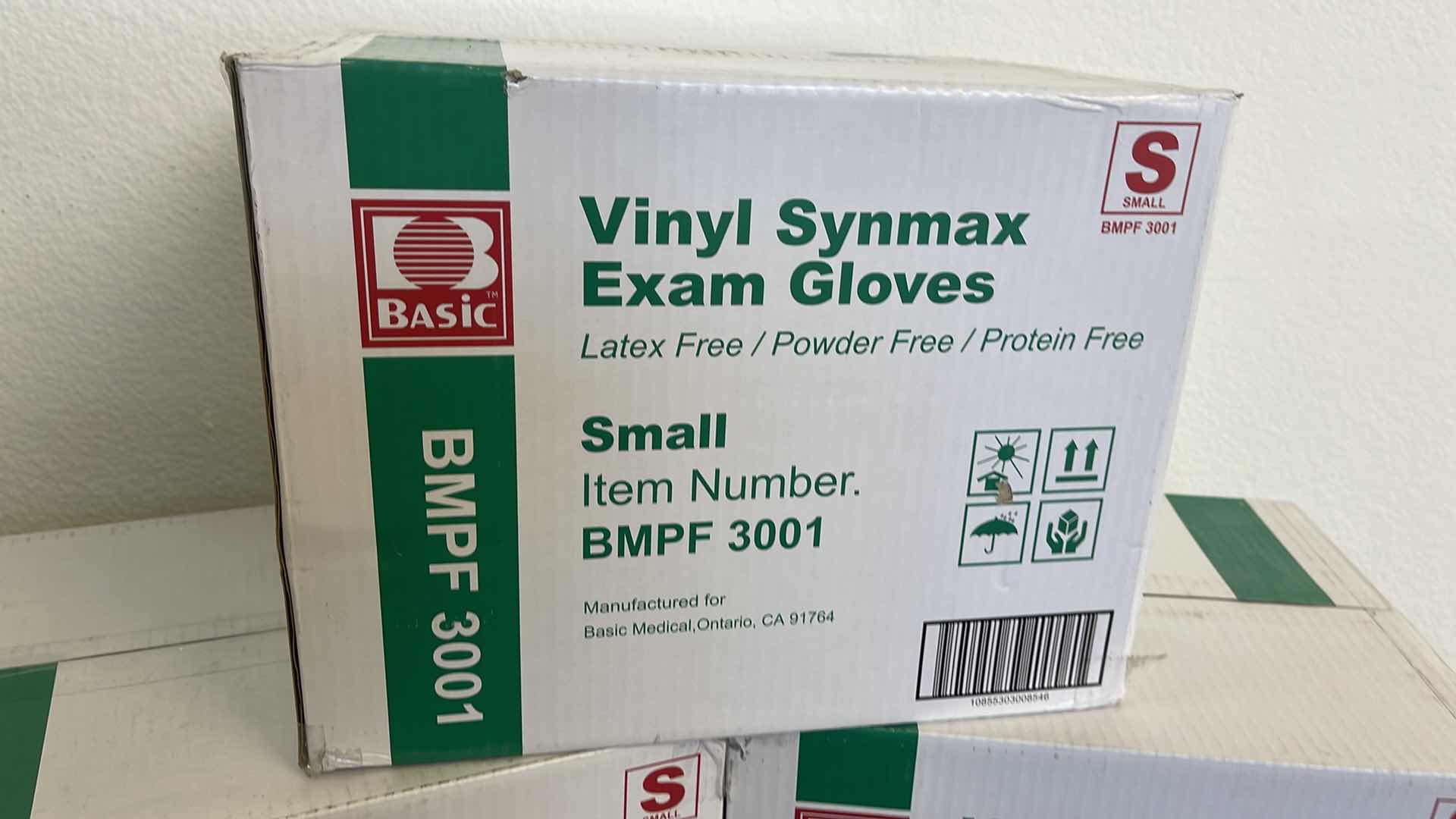 Photo 1 of 3 BOXES OF VINYL SYNMAX EXAM GLOVES SMALL (1000 GLOVES TOTAL)