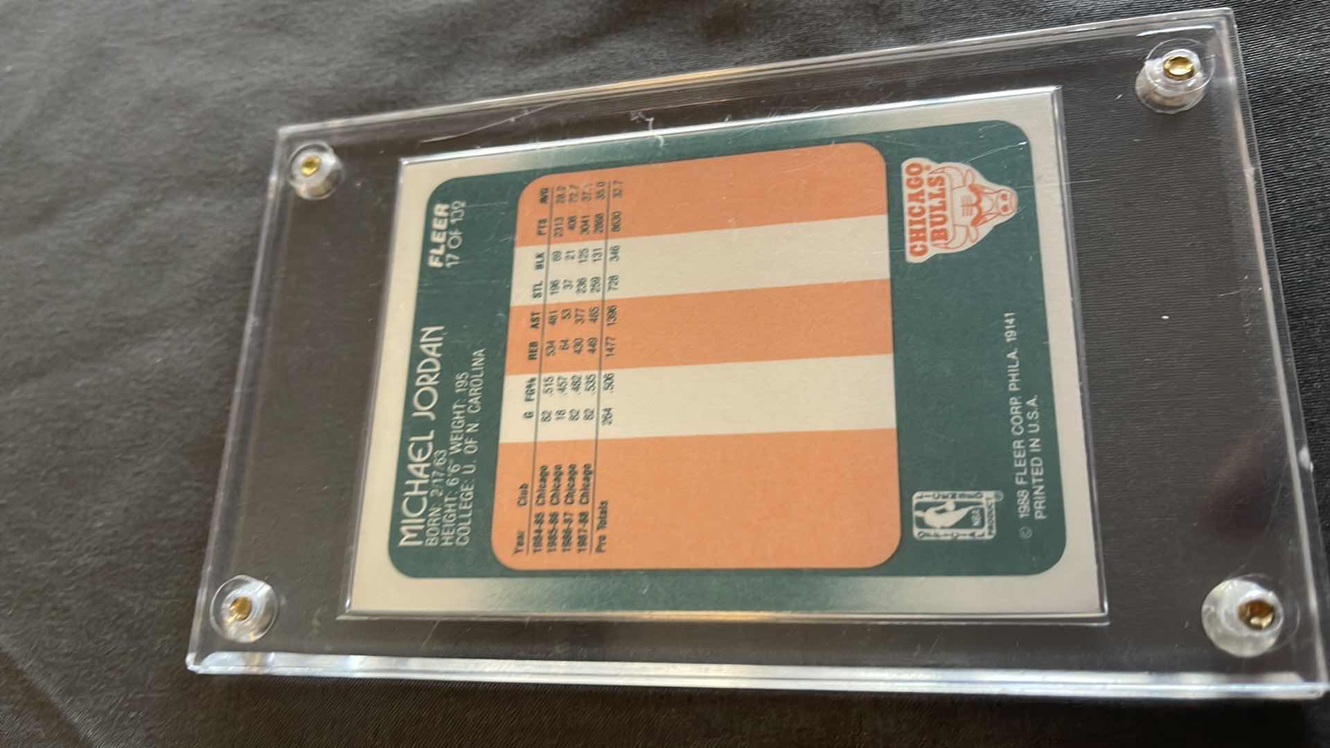 Photo 2 of 1988 MICHAEL JORDAN FLEER CARD 17 (GREAT CONDITION)