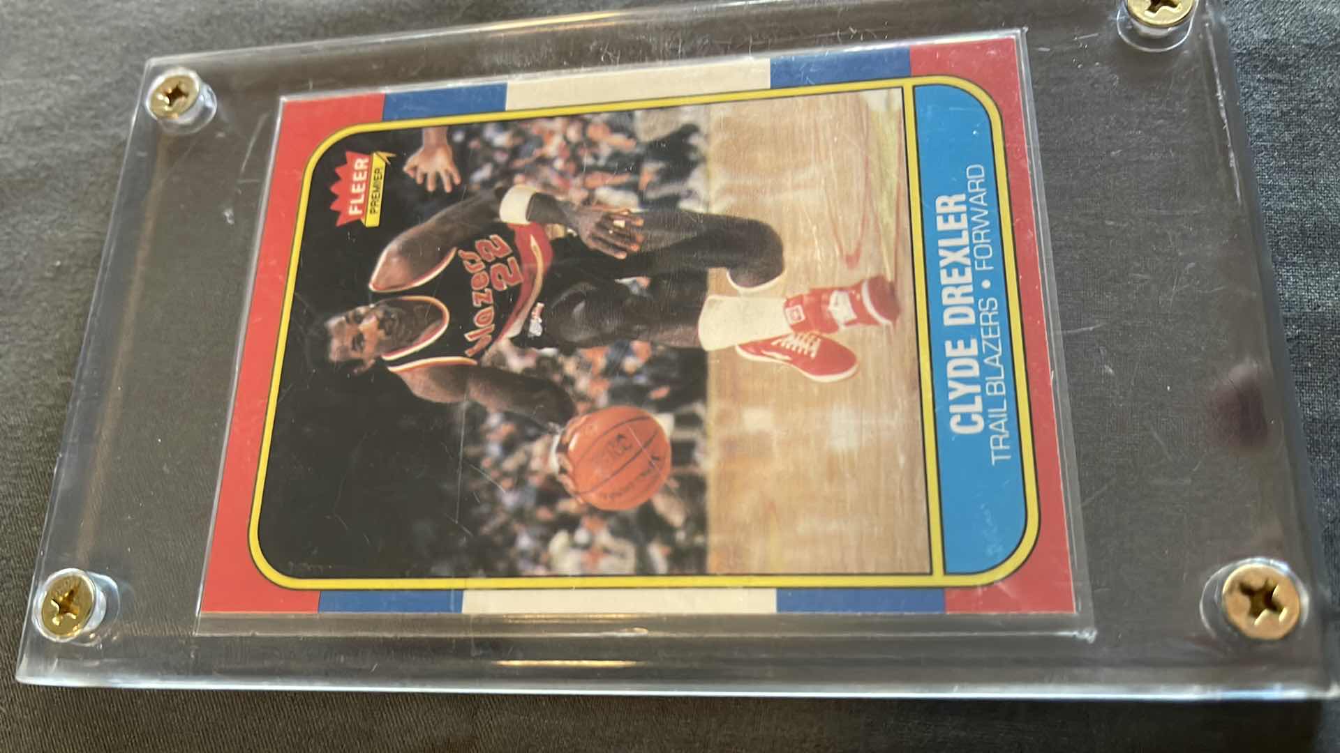 Photo 1 of 1986 CLYDE DREXLER FLEER ROOKIE CARD 26