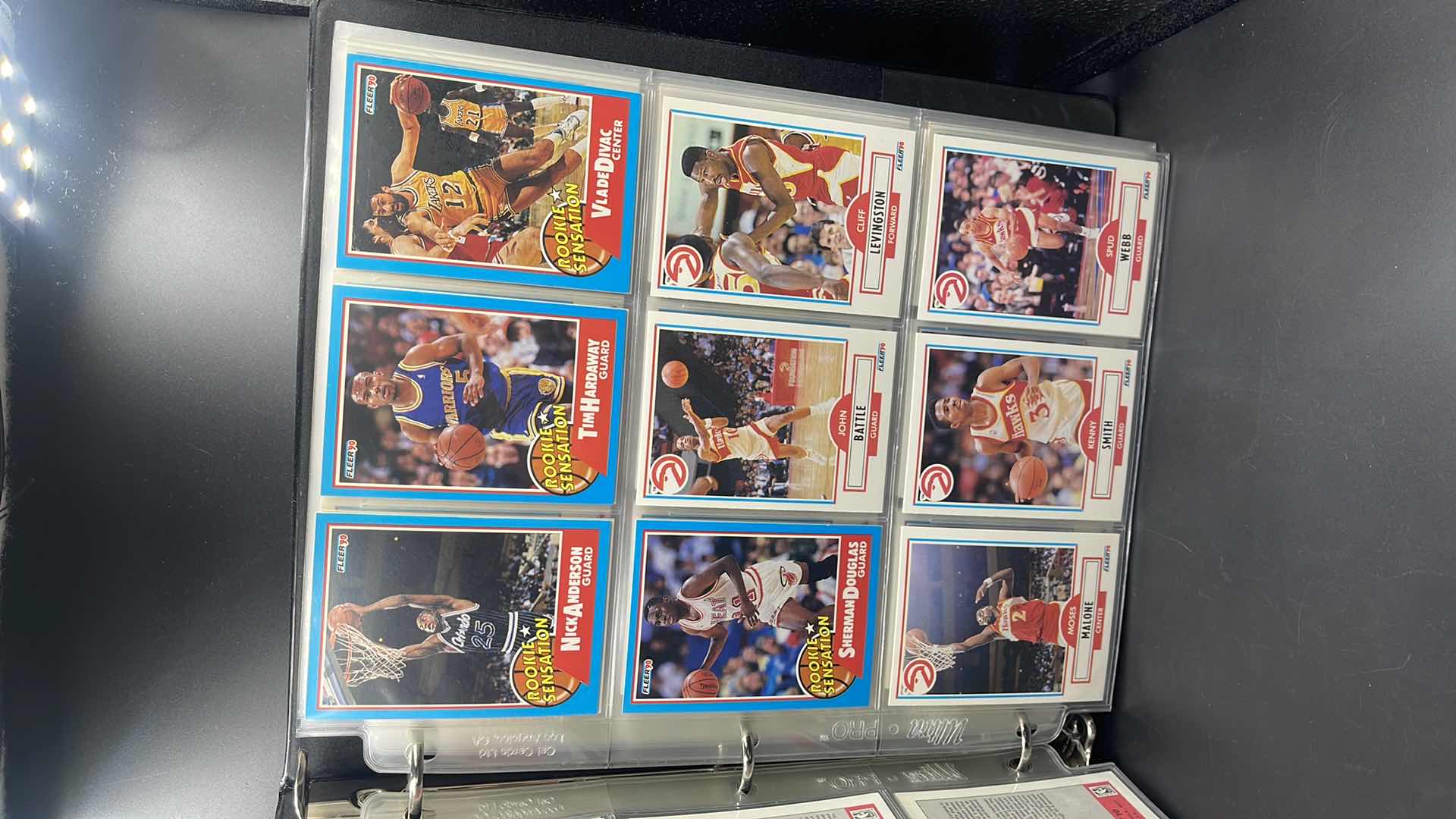 Photo 1 of 1990 FLEER BASKETBALL CARDS W BINDER