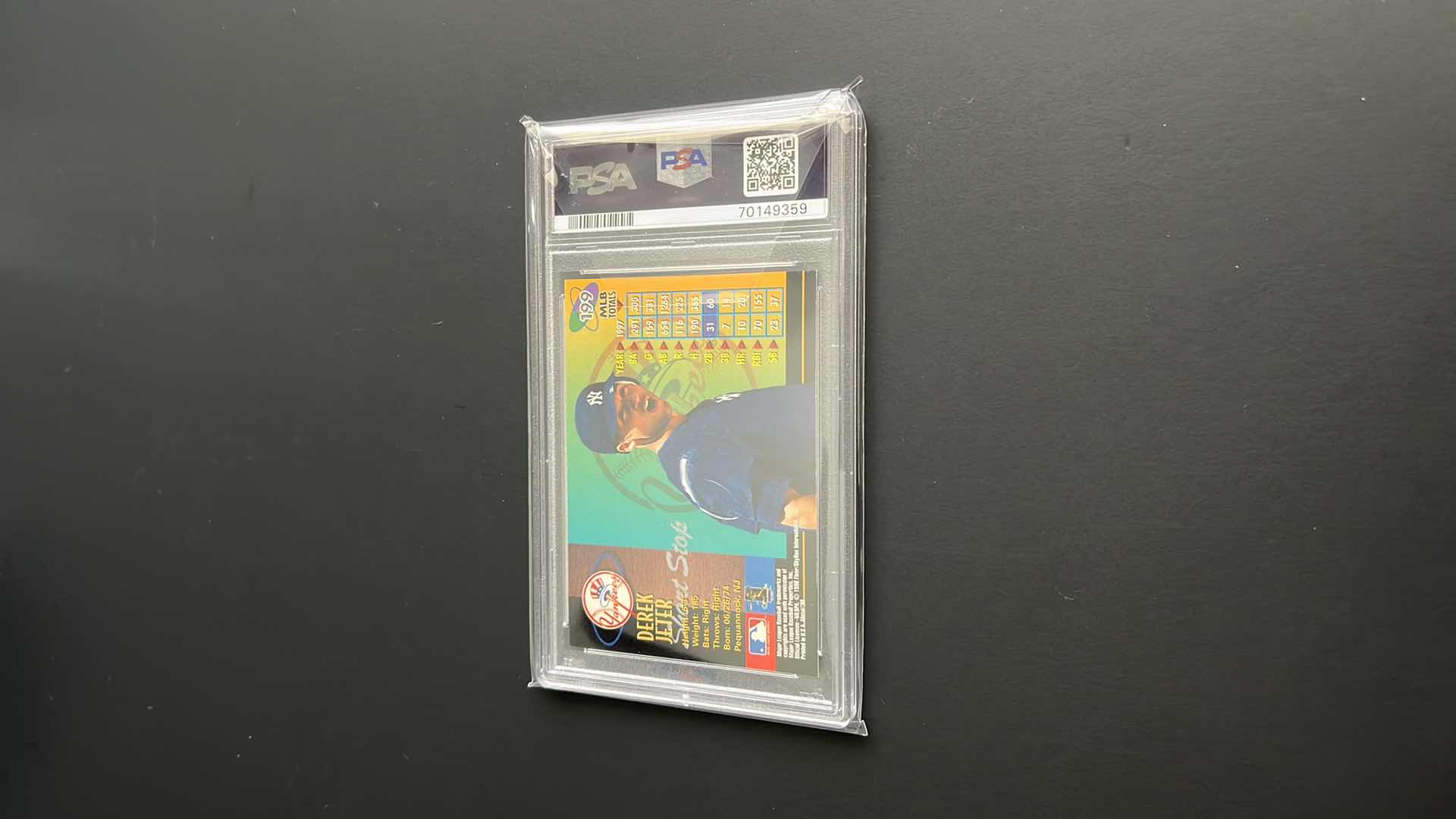 Photo 1 of 1998 DEREK JETER METAL UNIVERSE RATED 9 CARD 199