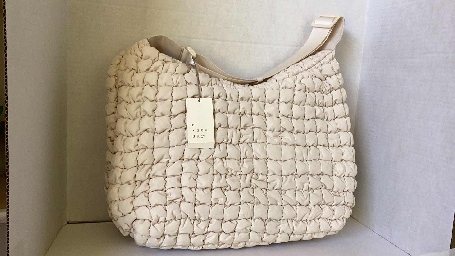 Photo 1 of NEW WOMEN PURSE