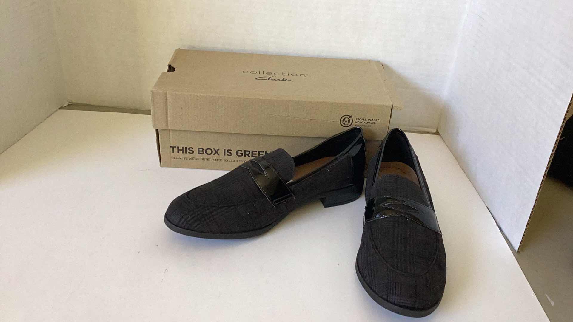 Photo 1 of CLARKS MEN SHOES SIZE 9