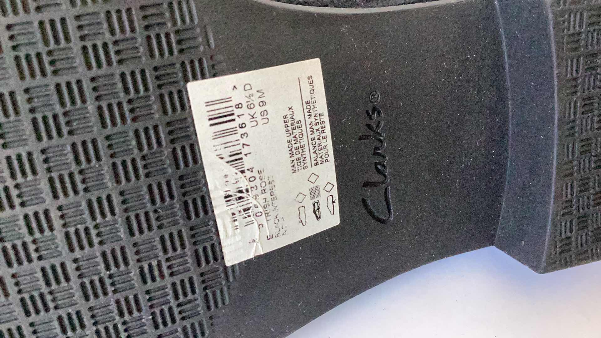 Photo 1 of CLARKS MEN SHOES SIZE 9