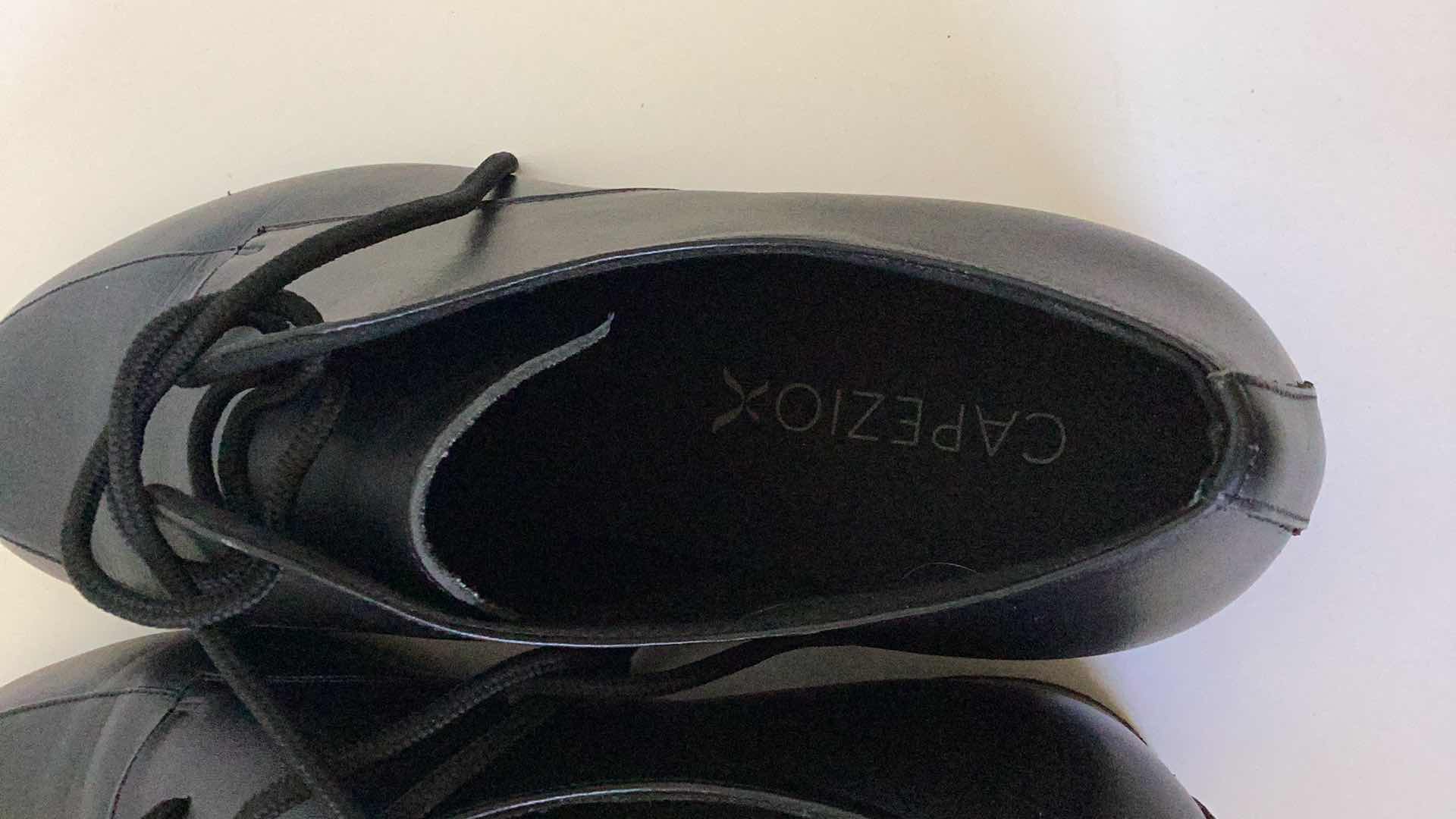 Photo 1 of CAPEZIO WOMEN SHOES SIZE 8