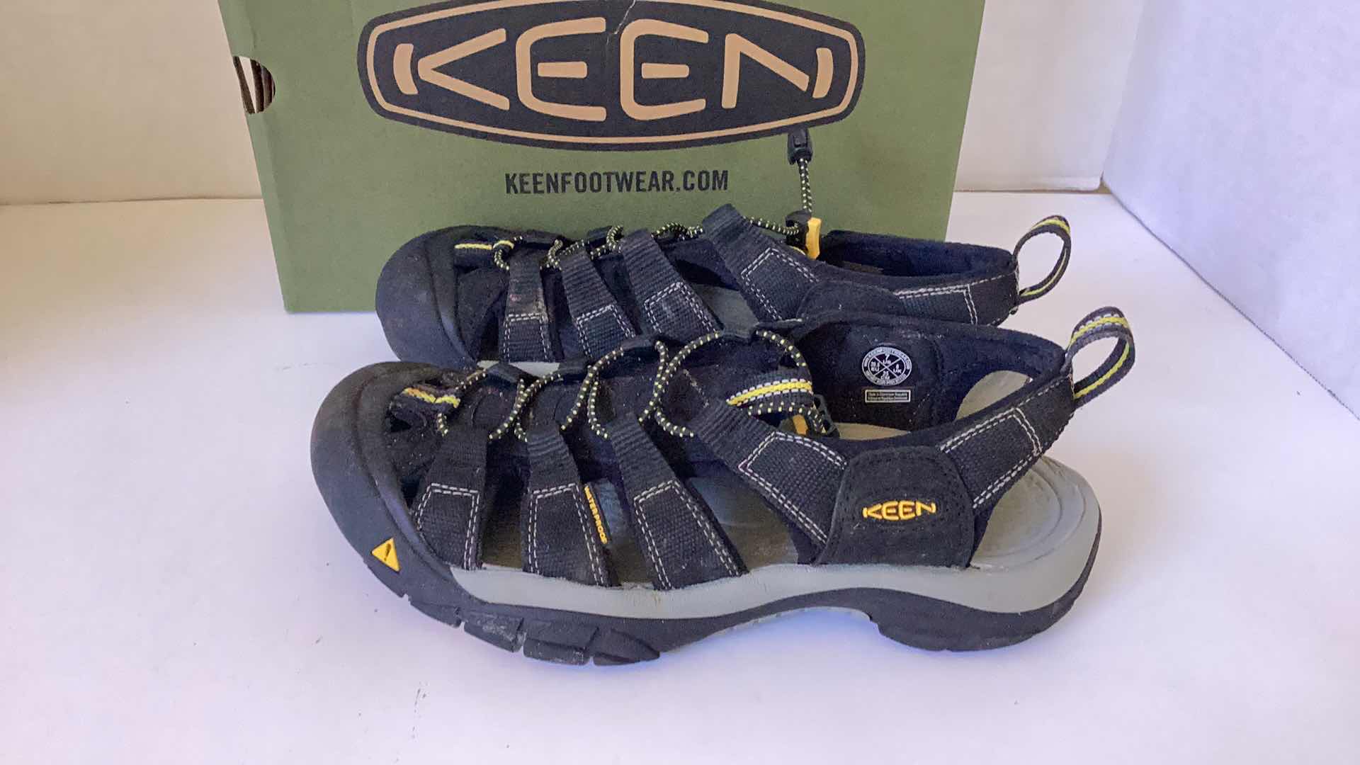 Photo 1 of KEEN MEN SANDALS SIZE 7