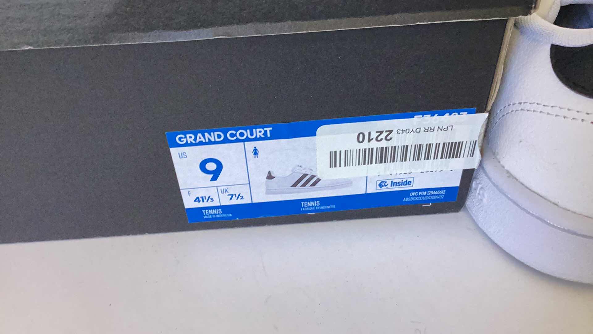 Photo 1 of MN SHOES SIZE 9