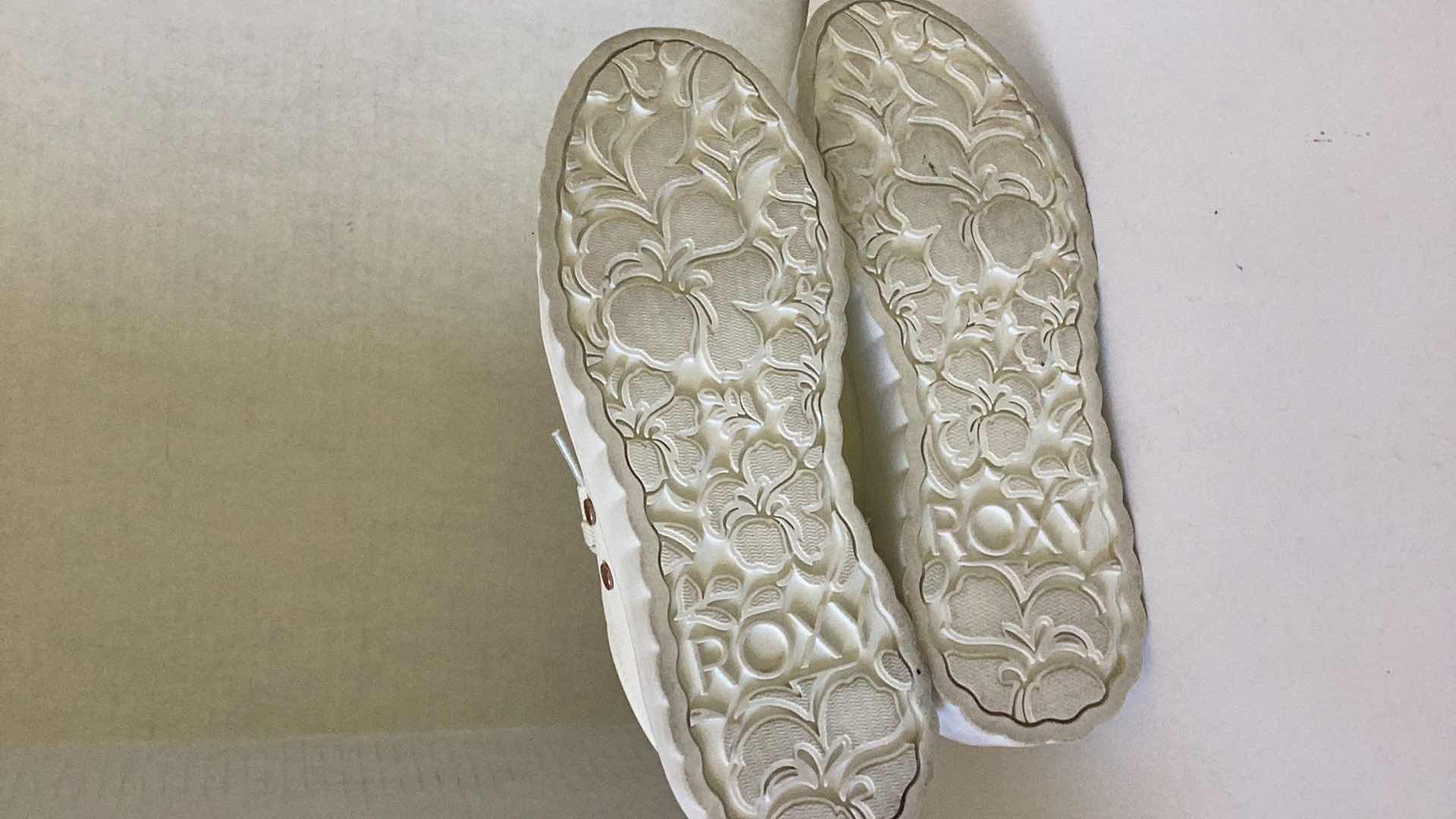 Photo 1 of ROXY WOMEN SHOES SIZE 7.5