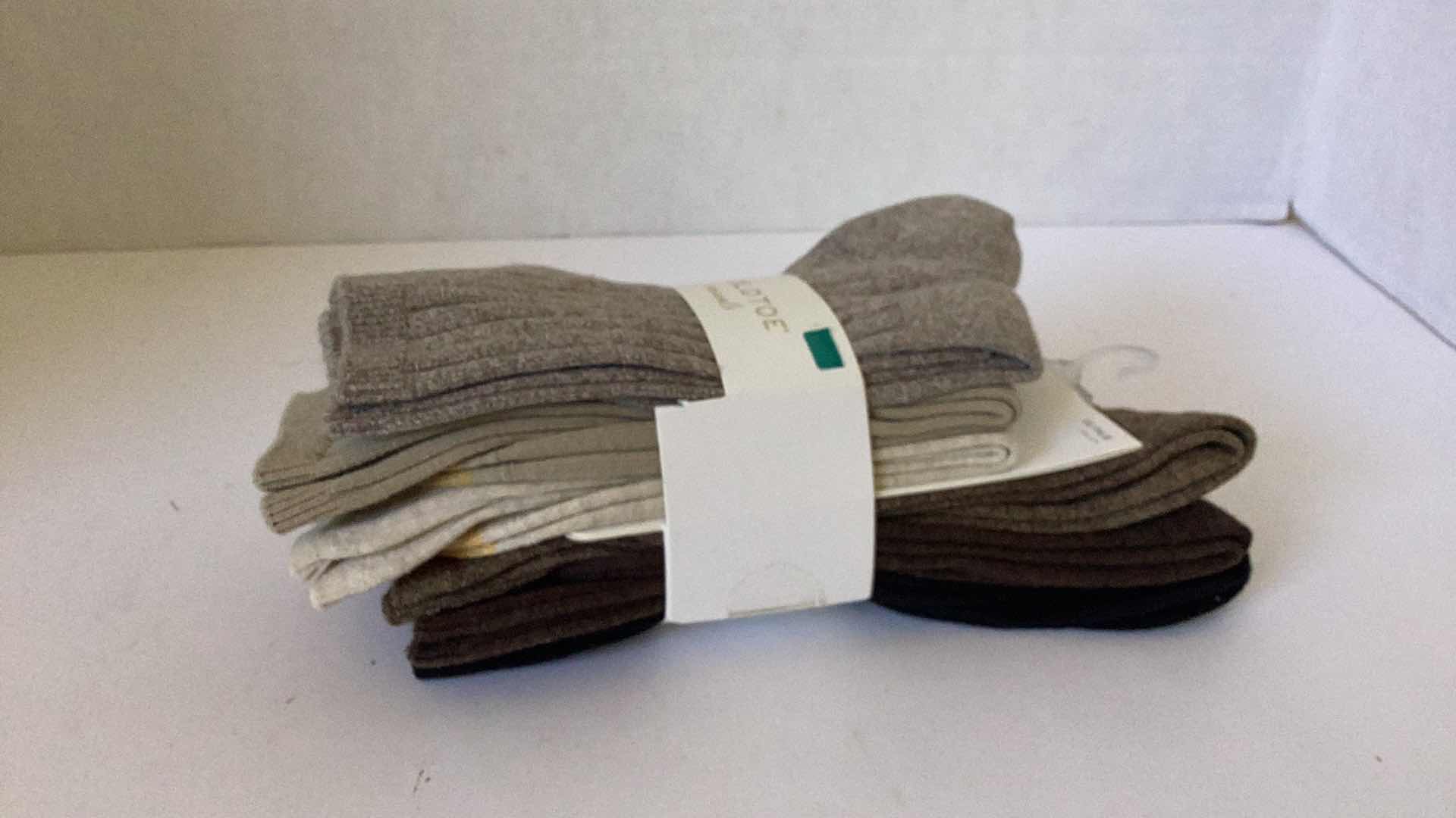 Photo 1 of NEW GOLDTOE 6 PAIRS SOCKS