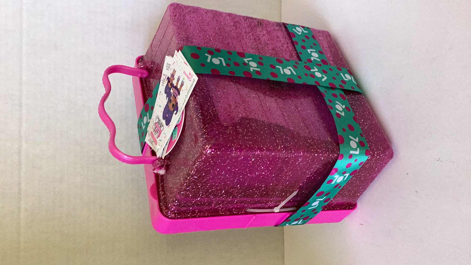 Photo 2 of LOL SURPRISE DELUXE PRESENT SURPRISE