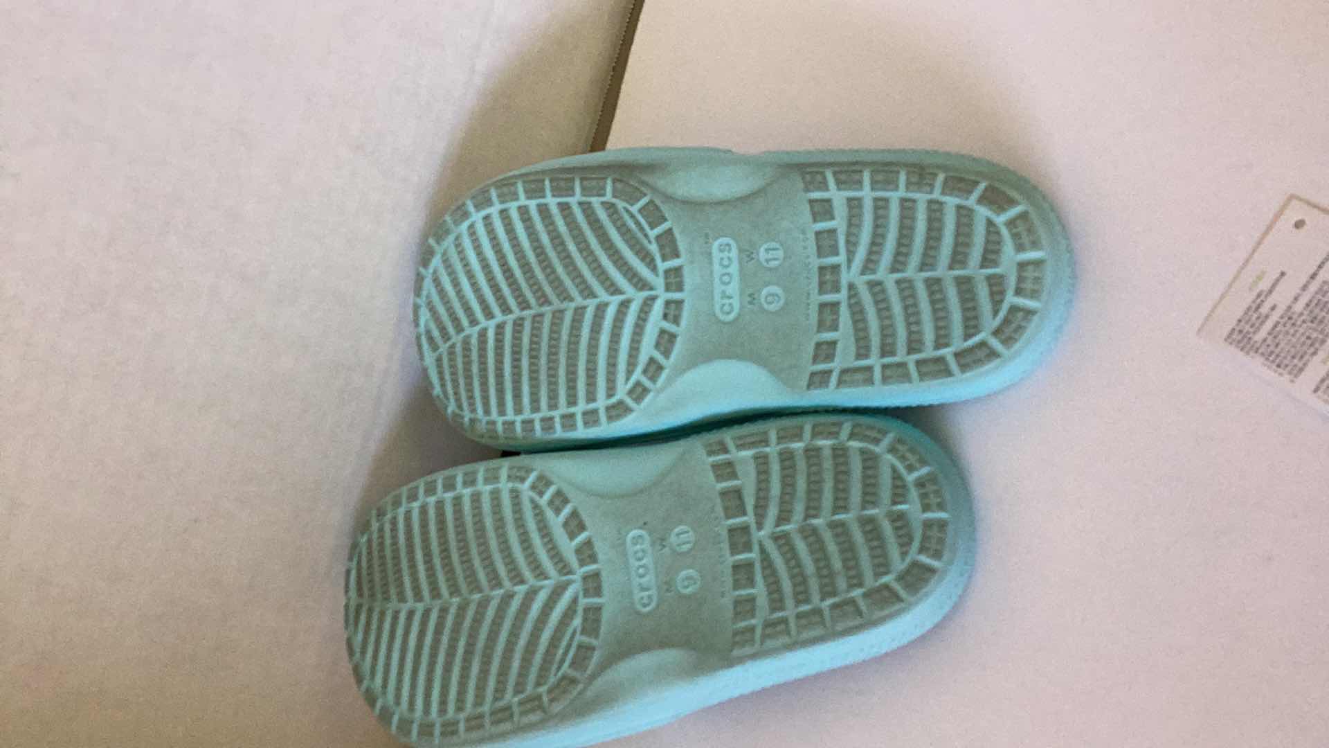 Photo 1 of CROCS SLIPPERS WOMEN SIZE 11