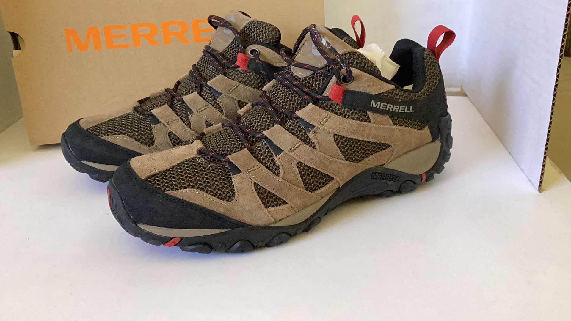 Photo 1 of MERRELL MEN SHOES SIZE 13