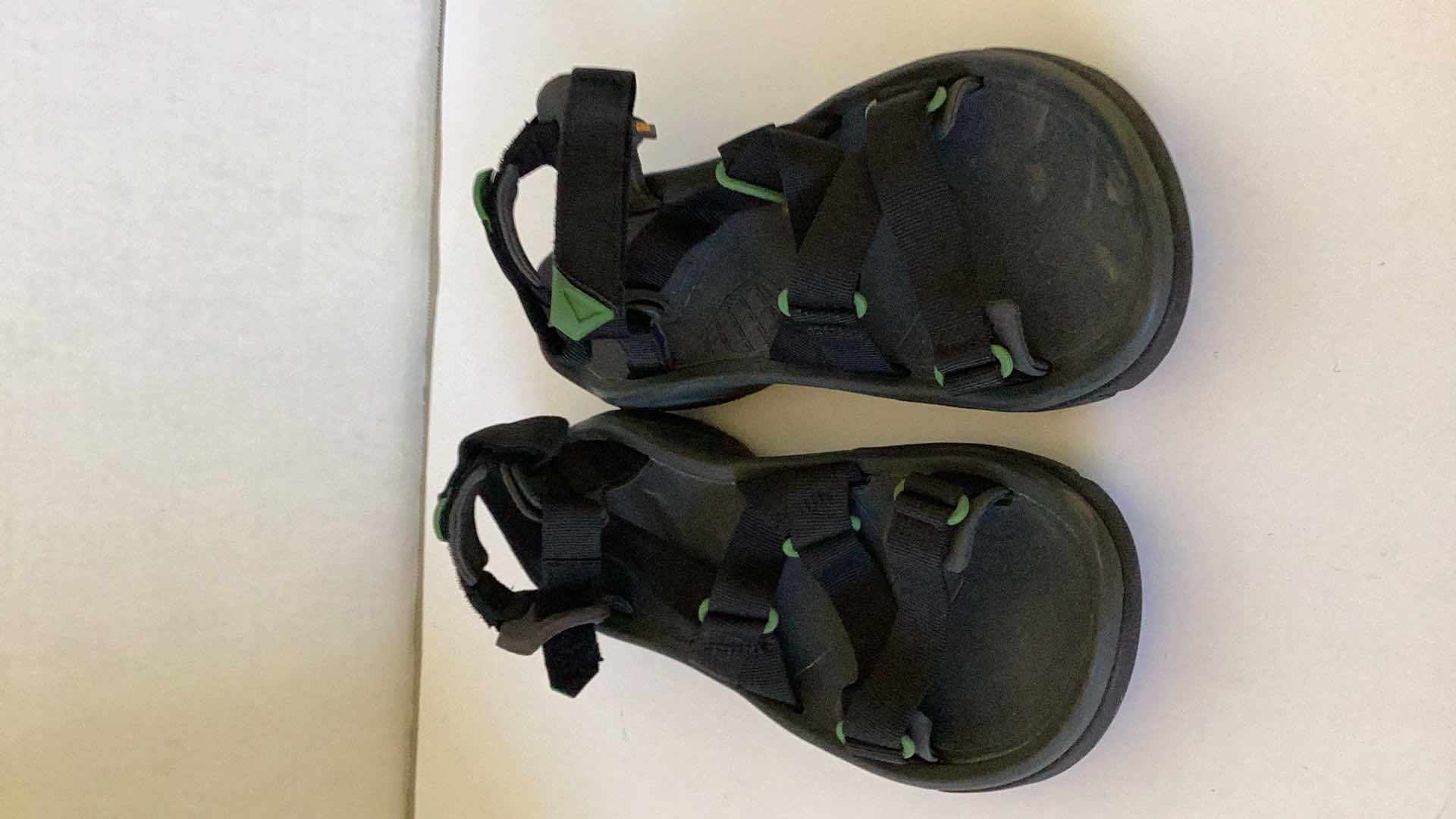 Photo 1 of MERRELL MEN SANDAL SIZE 10