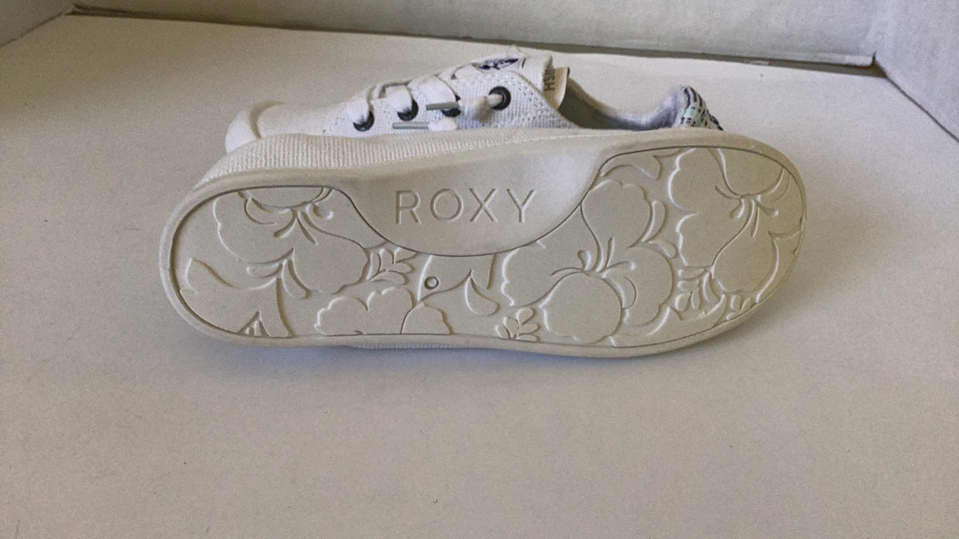 Photo 1 of ROXY WOMEN SHOES SIZE 8