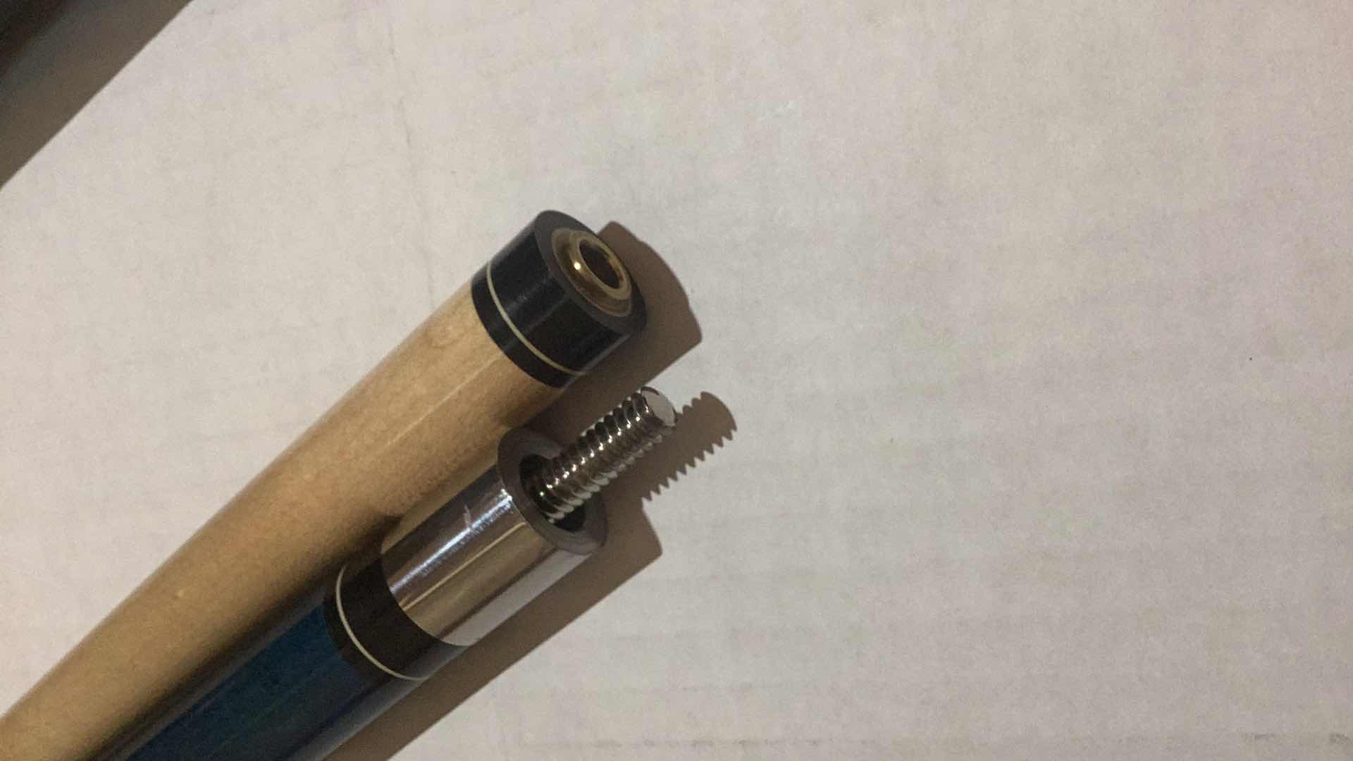 Photo 1 of MALI 58” BREAKDOWNABLE POOL CUE WITH CASE