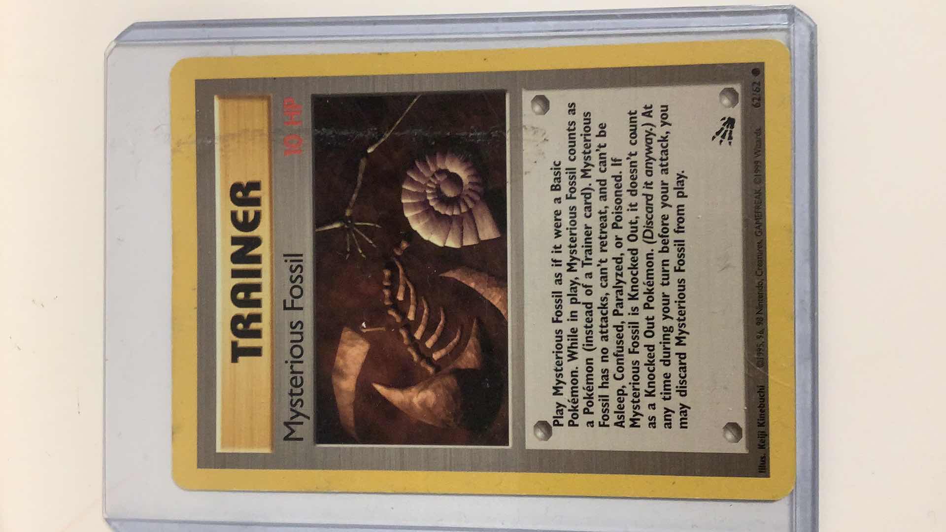 Photo 1 of 1995 MYSTERIOUS FOSSIL POKÉMON CARD