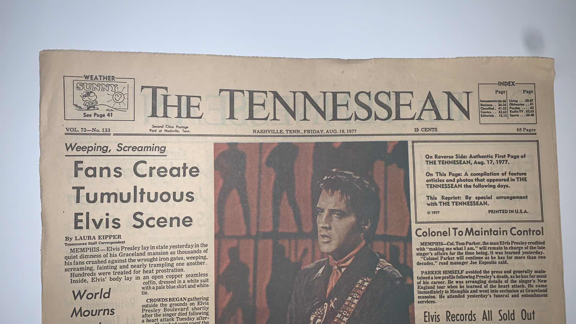 Photo 1 of AUGUST 19 1977 FANS CREATE TUMULTUOUS ELVIS SCENE NEWSPAPER