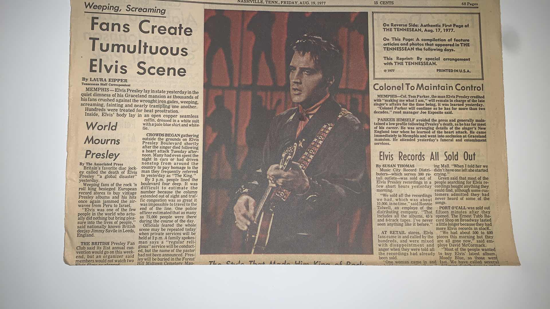 Photo 1 of AUGUST 19 1977 FANS CREATE TUMULTUOUS ELVIS SCENE NEWSPAPER