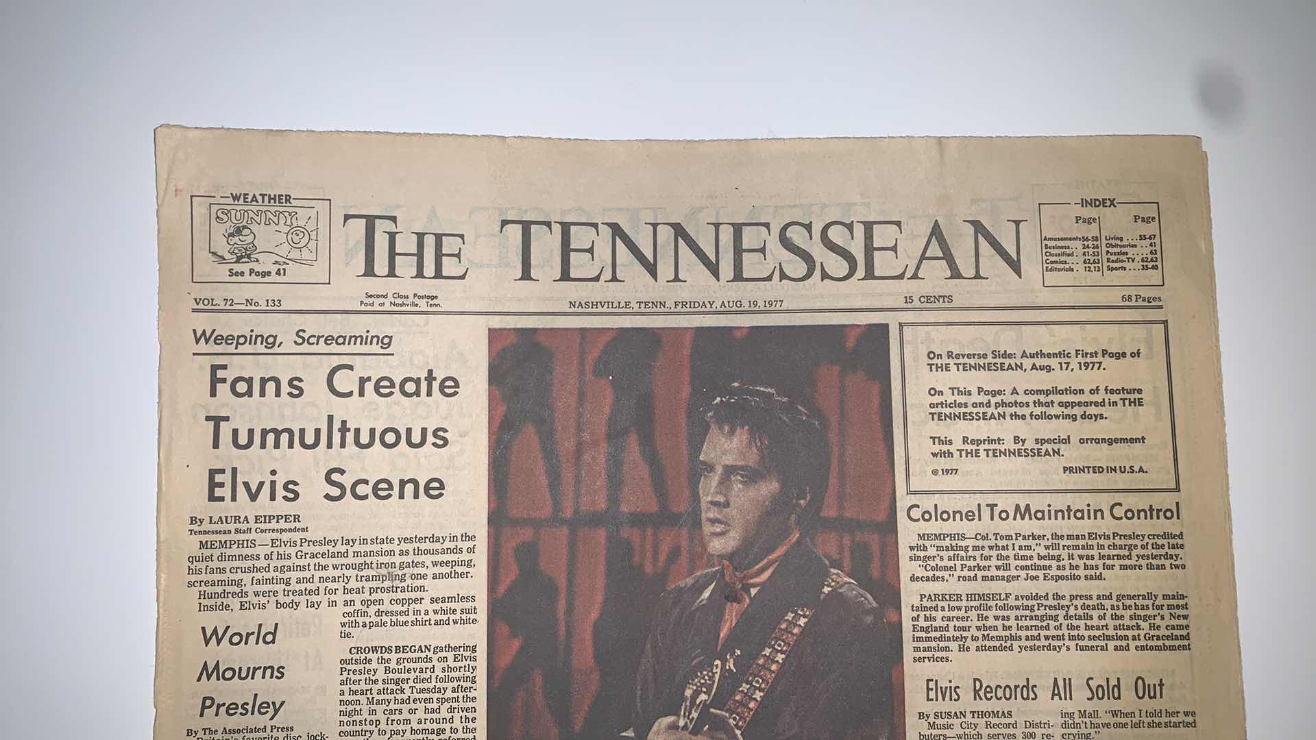 Photo 1 of AUGUST 19 1977 FANS CREATE TUMULTUOUS ELVIS SCENE NEWSPAPER