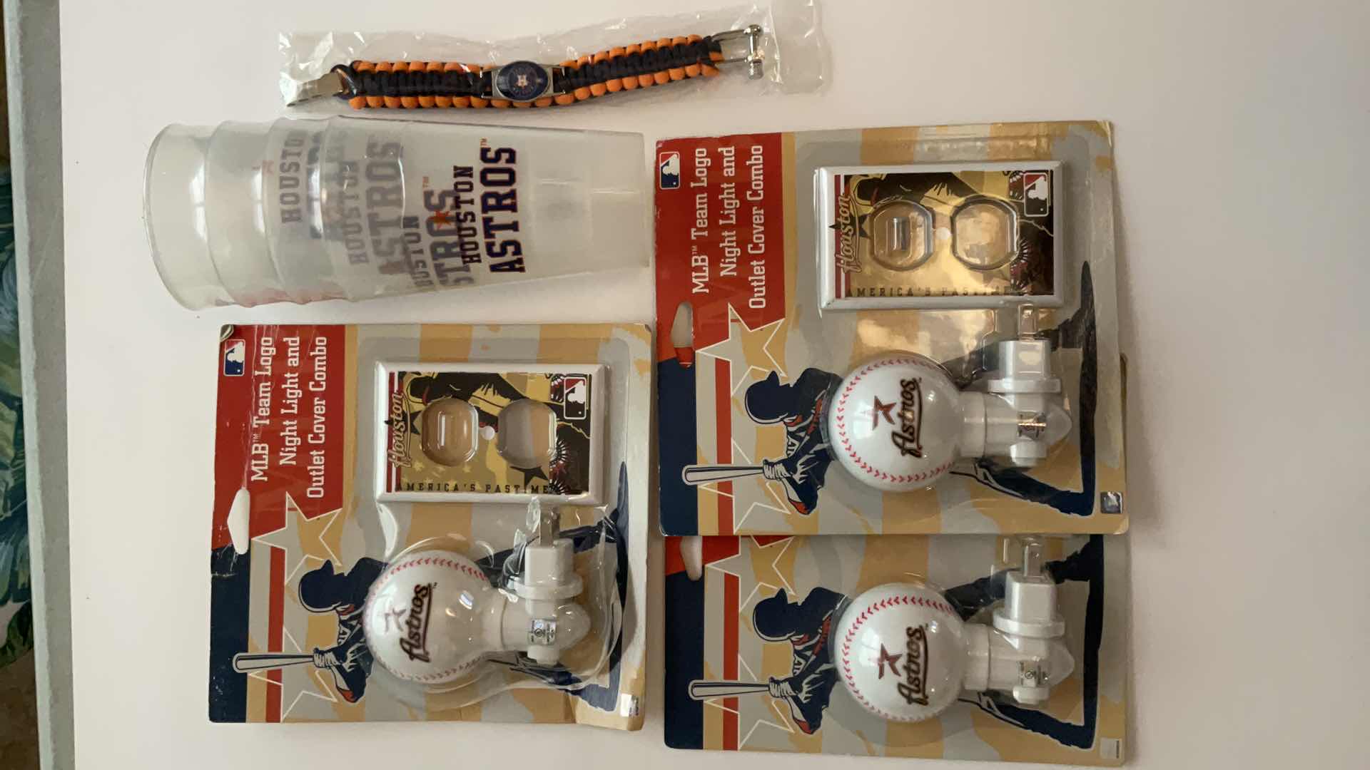 Photo 1 of HOUSTON ASTROS MLB FAN PACK