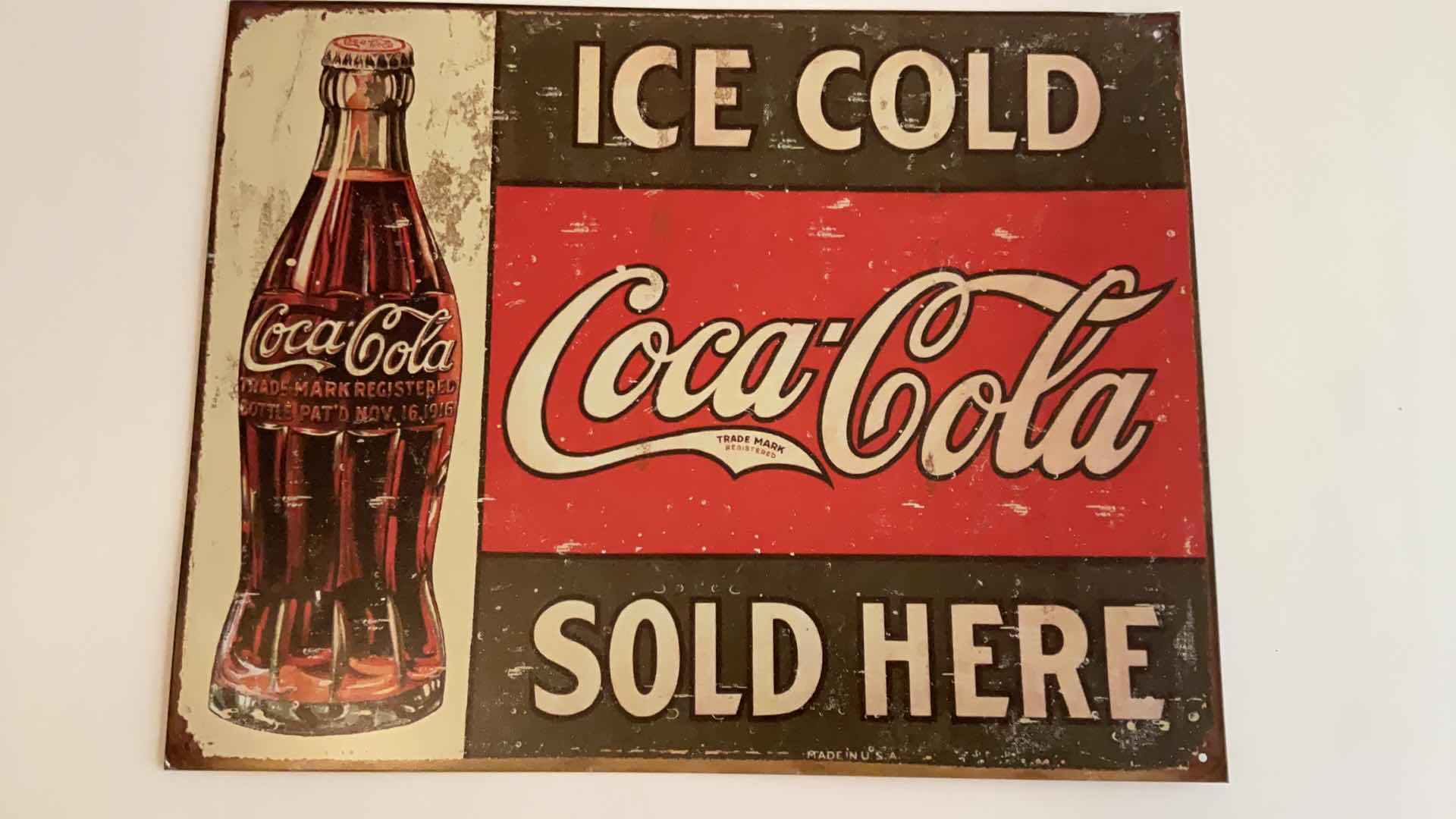 Photo 2 of COCA COLA MEMOROBILIA