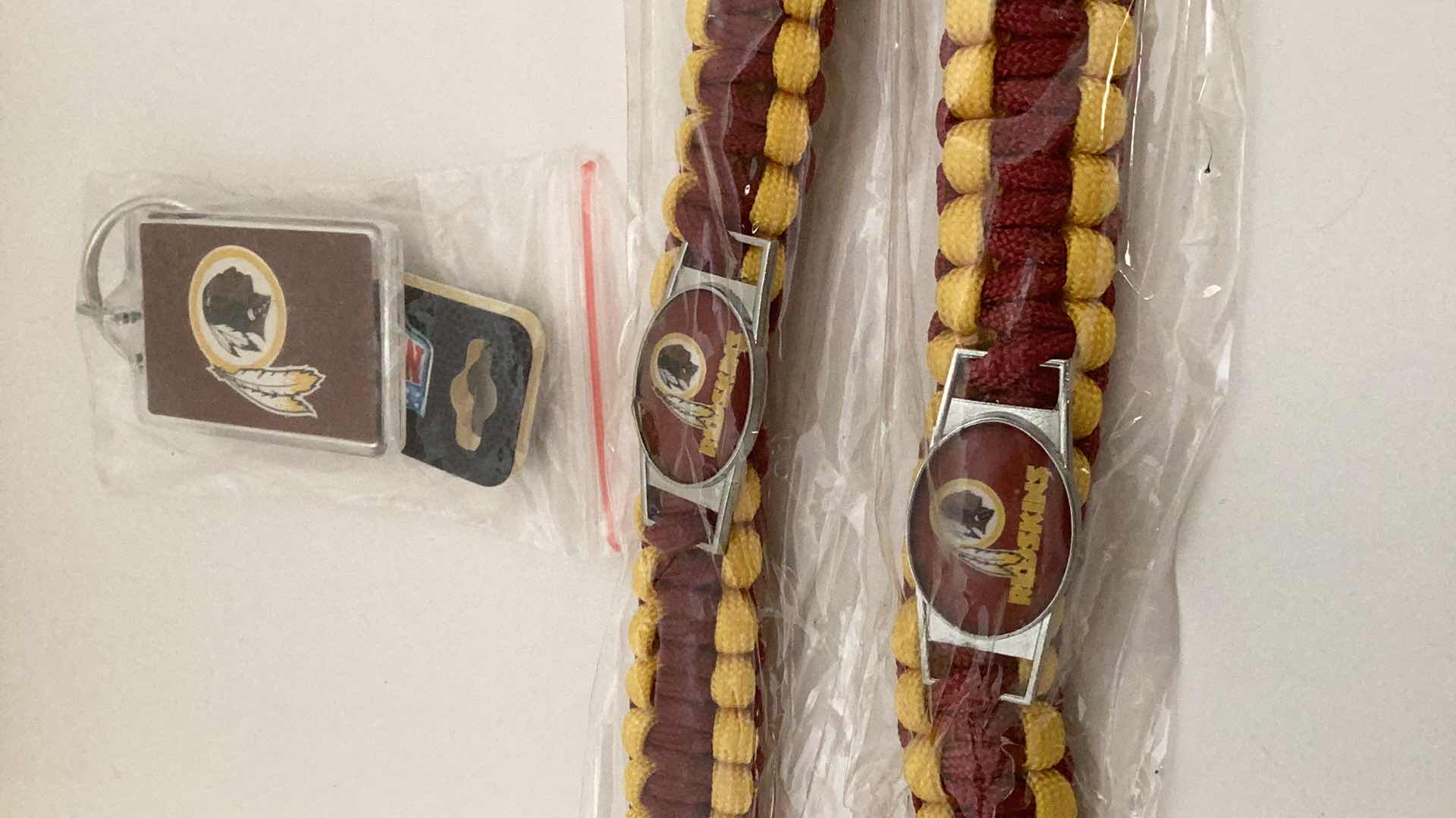 Photo 1 of FOOTBALL WASHINGTON REDSKINS BRACELETS AND KEYCHAIN