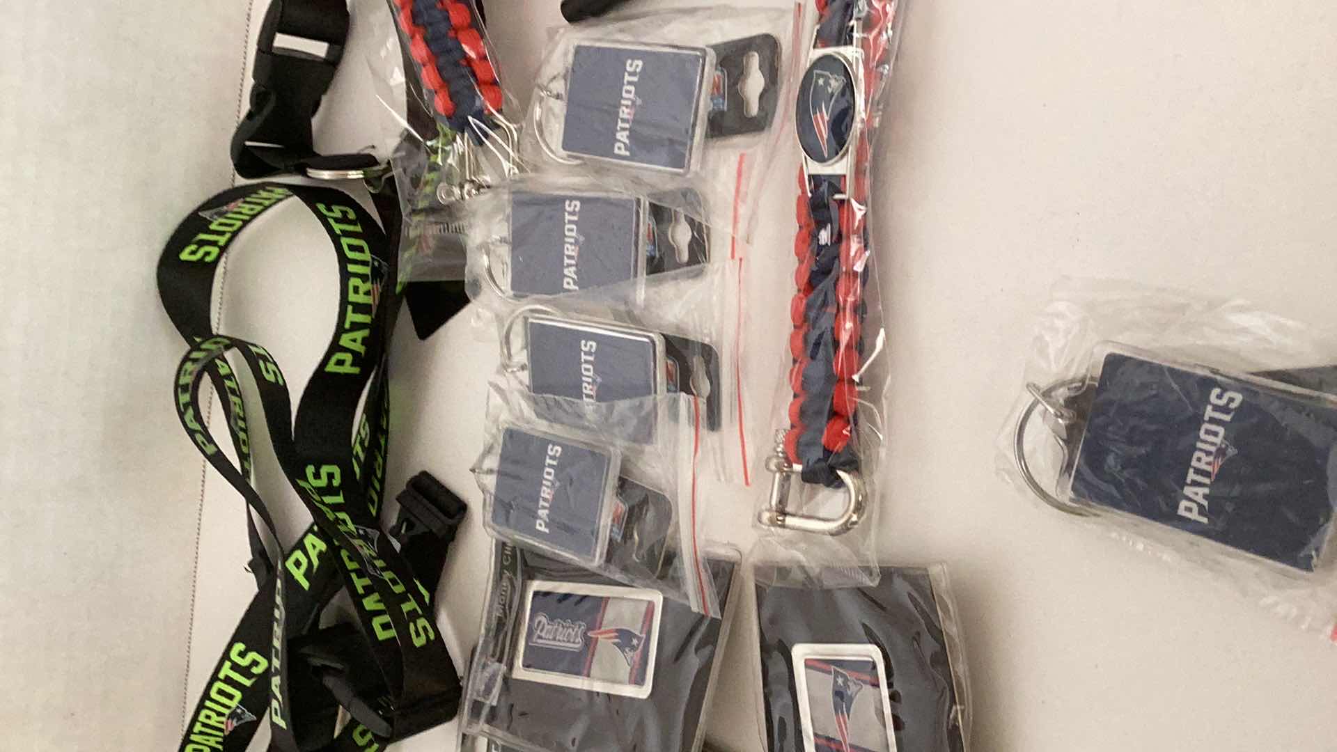 Photo 3 of FOOTBALL NEW ENGLAND PATRIOTS FANPACK