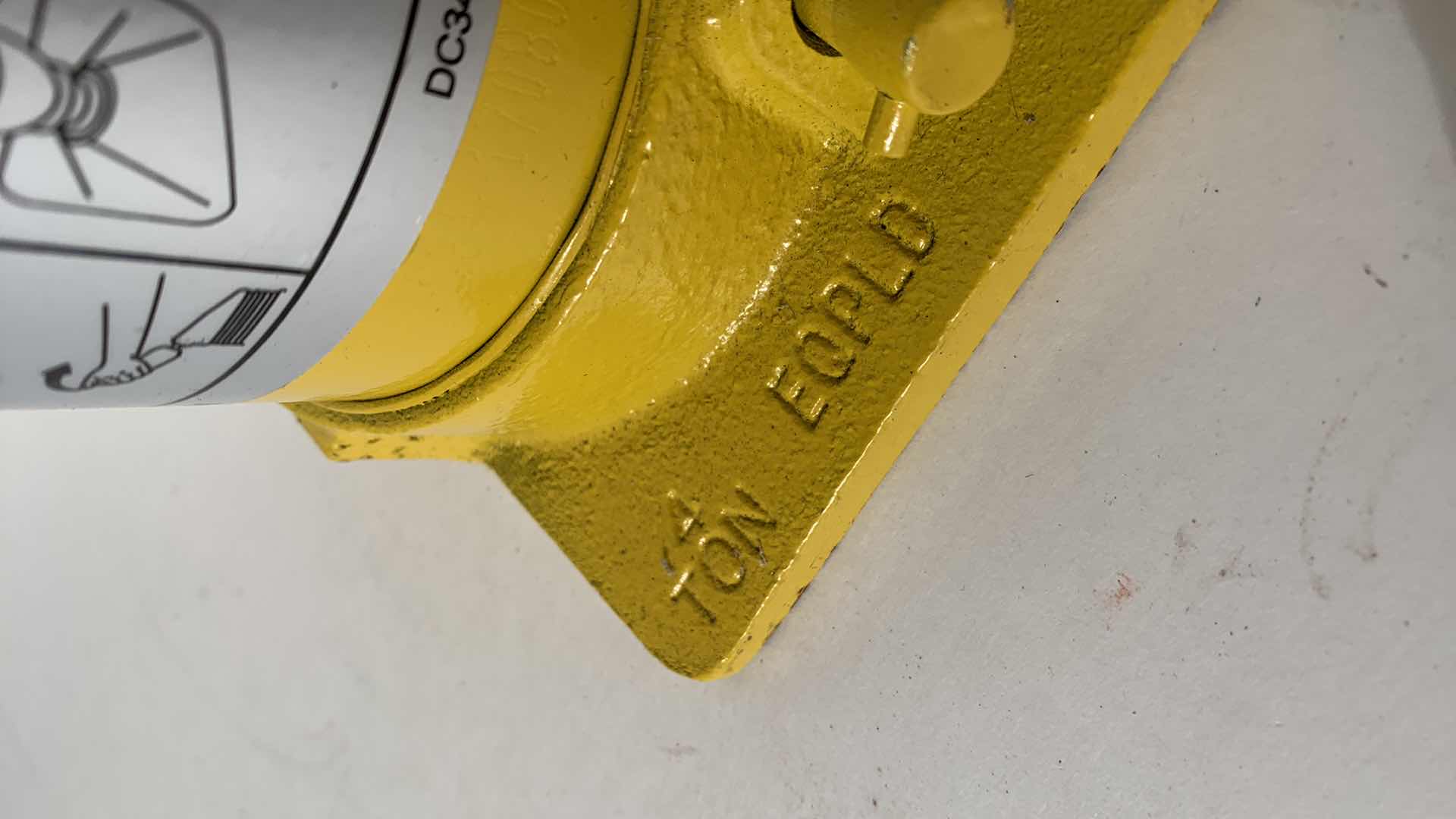 Photo 1 of FORD SUPER DUTY FOUR TON BOTTLE JACK OEM YELLOW