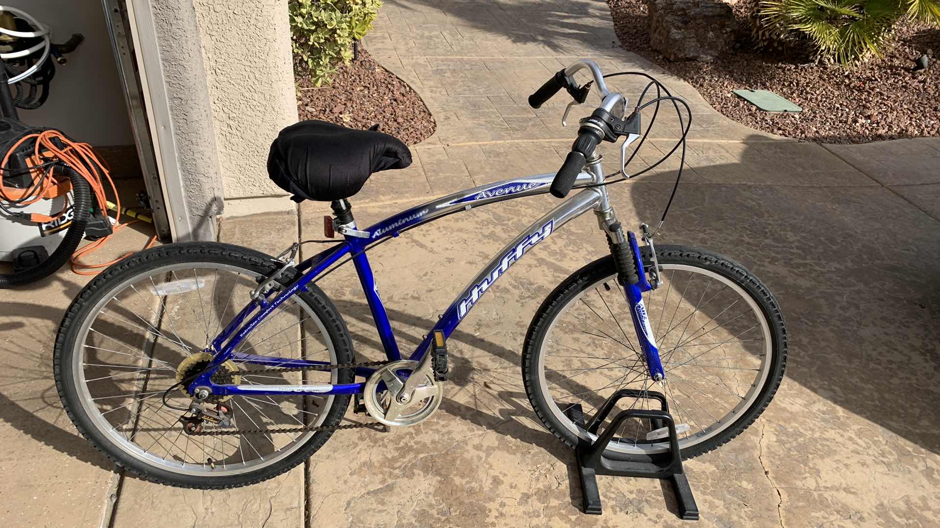 Photo 1 of HUFFY ALUMINUM FRAME AVENUE 6 SPEED 26" BICYCLE