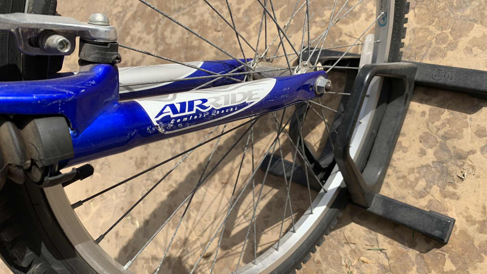 Photo 1 of HUFFY ALUMINUM FRAME AVENUE 6 SPEED 26" BICYCLE