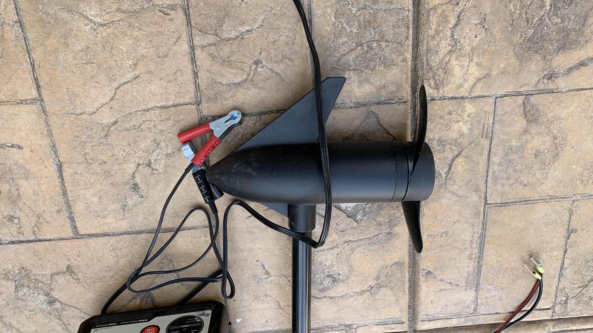 Photo 1 of MINN KOTA 5 SPEED 30 POUNDS OF THRUST 30" AND BATTERY