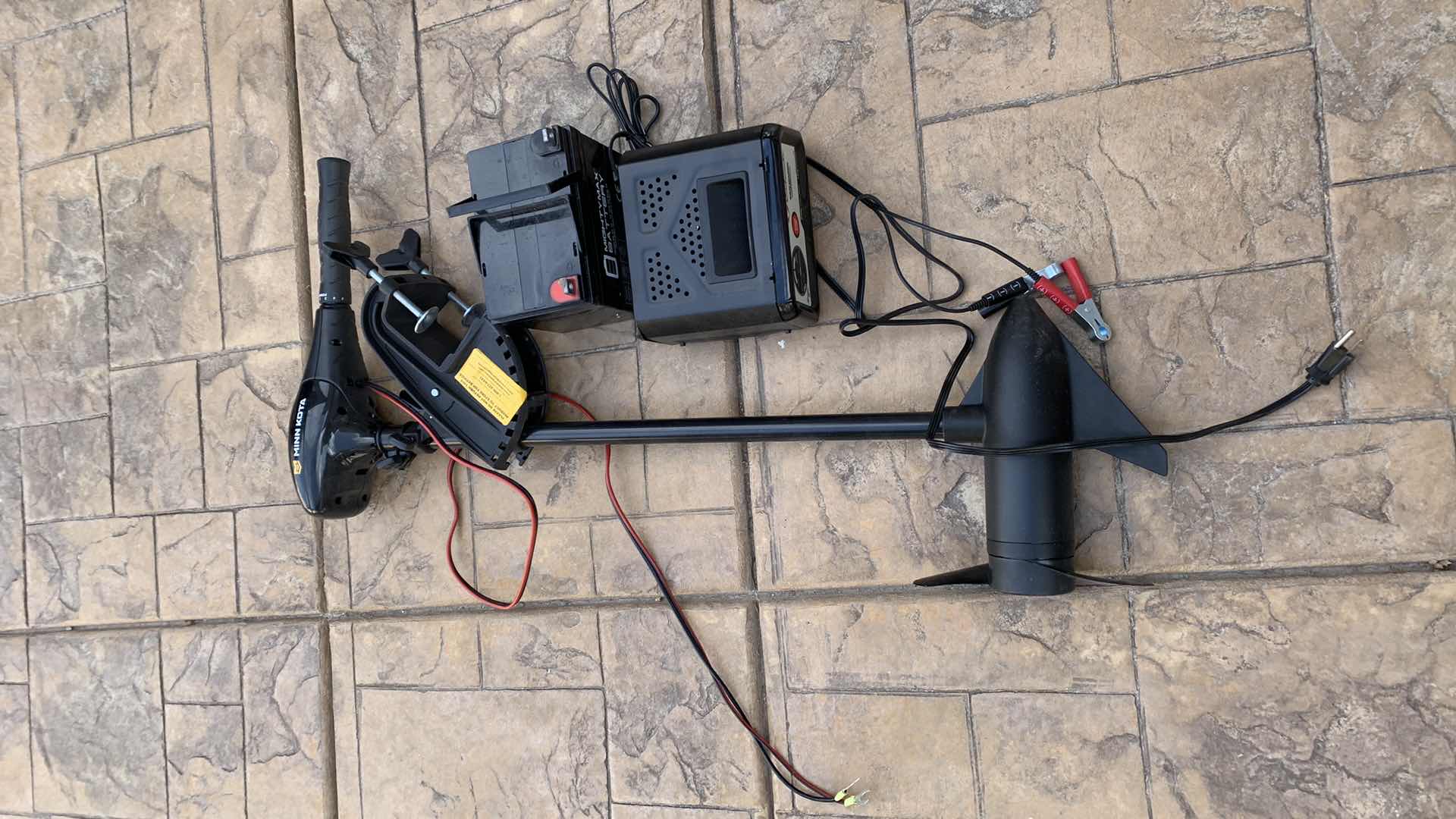 Photo 1 of MINN KOTA 5 SPEED 30 POUNDS OF THRUST 30" AND BATTERY