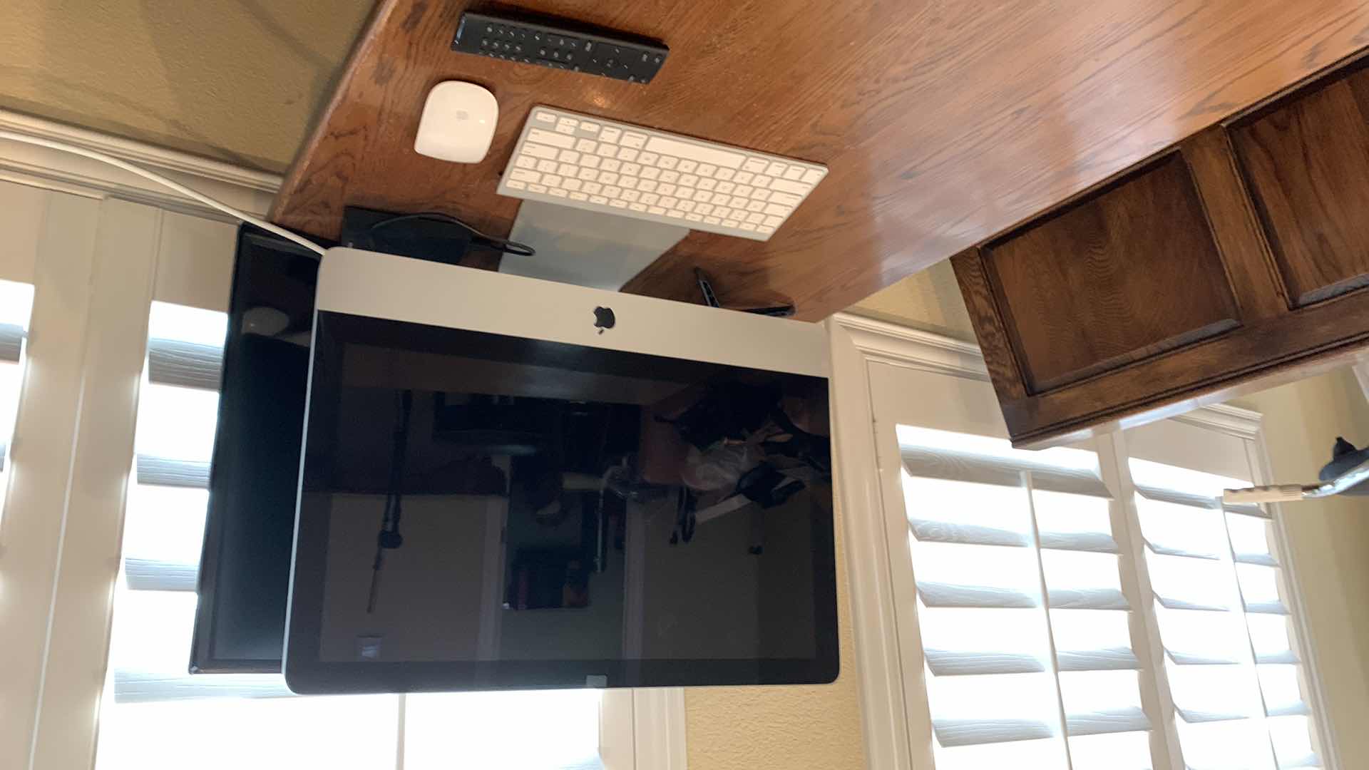 Photo 1 of IMAC, THIS IS AN OLDER MODEL, IT BOOTS UP, BUT NEEDS BATTERIES FOR THE KEYBOARD